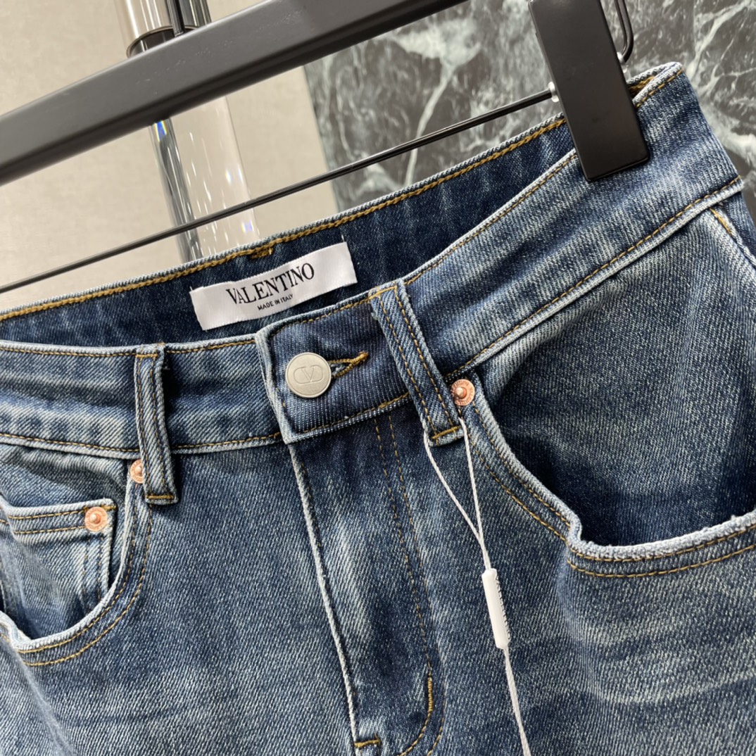 Val华伦 26春夏新款 高腰阔腿牛仔裤 经典蓝色水洗面料，复古又时髦!高腰设计拉长腿部比例 显瘦显高 