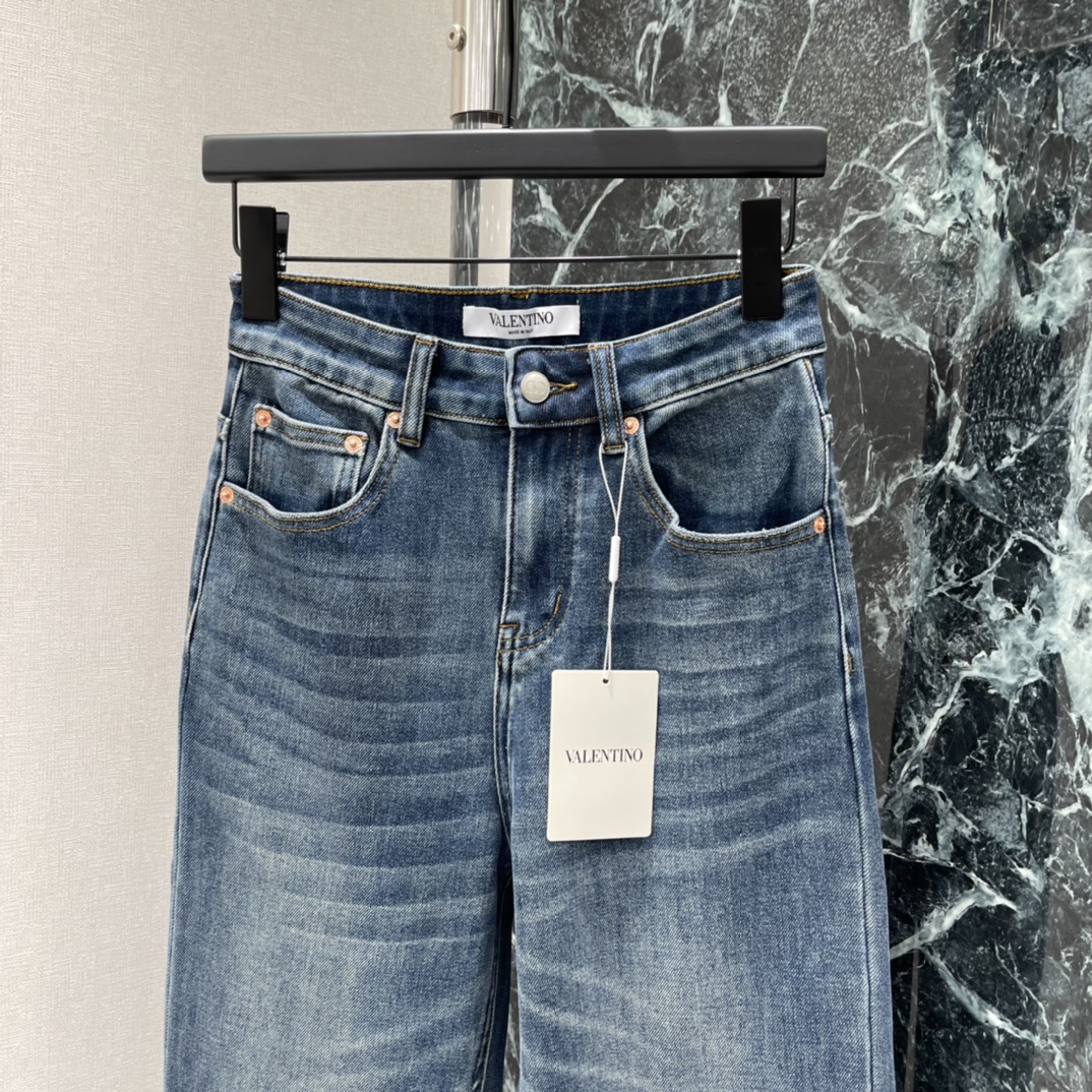 Val华伦 26春夏新款 高腰阔腿牛仔裤 经典蓝色水洗面料，复古又时髦!高腰设计拉长腿部比例 显瘦显高 