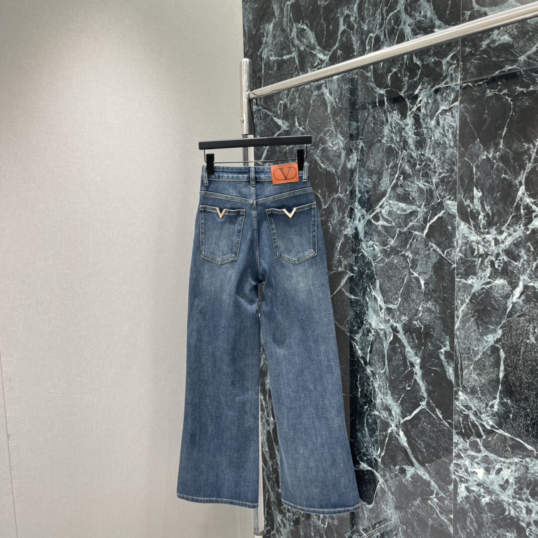 Val华伦 26春夏新款 高腰阔腿牛仔裤 经典蓝色水洗面料，复古又时髦!高腰设计拉长腿部比例 显瘦显高 