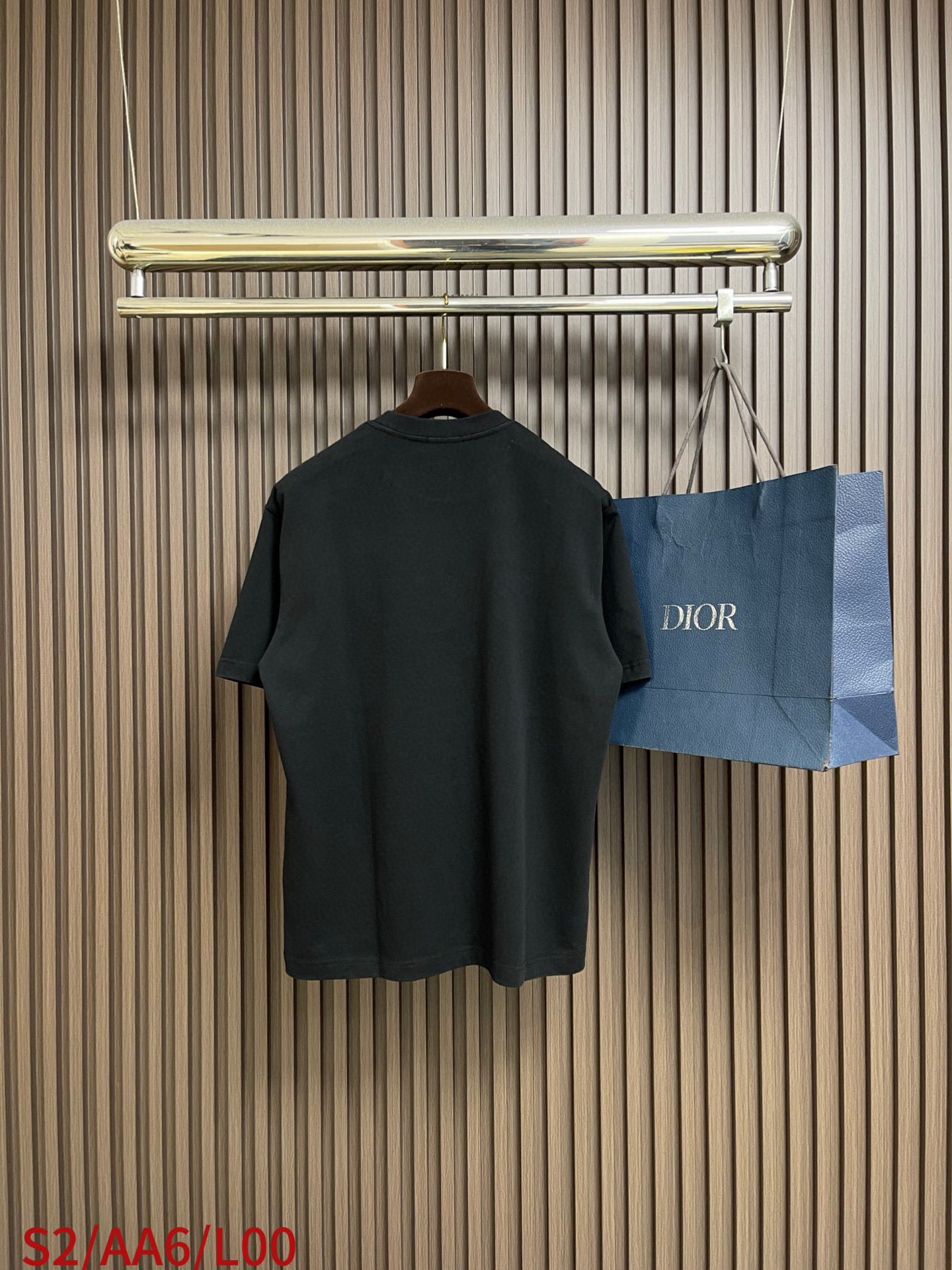🛒🛒Dior 2026SS早春新款刺绣标识短袖T恤，基础款推荐！百搭战神！字母立体绣花设计．字母logo