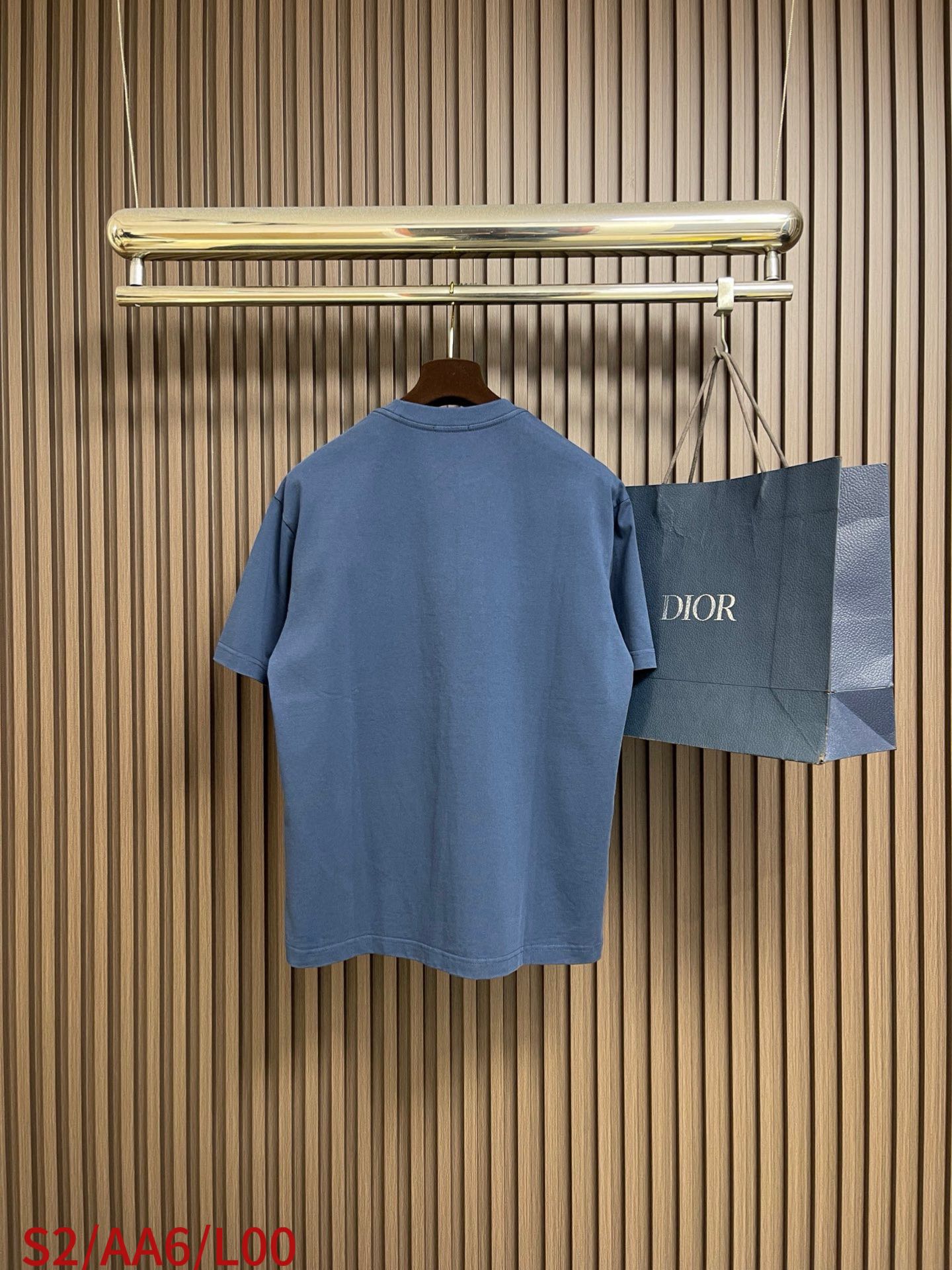 🛒🛒Dior 2026SS早春新款刺绣标识短袖T恤，基础款推荐！百搭战神！字母立体绣花设计．字母logo