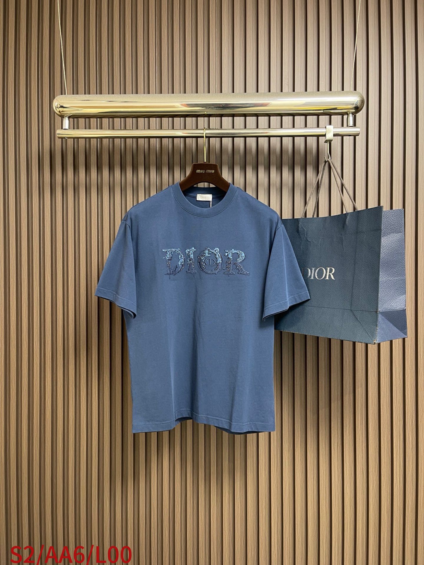 🛒🛒Dior 2026SS早春新款刺绣标识短袖T恤，基础款推荐！百搭战神！字母立体绣花设计．字母logo