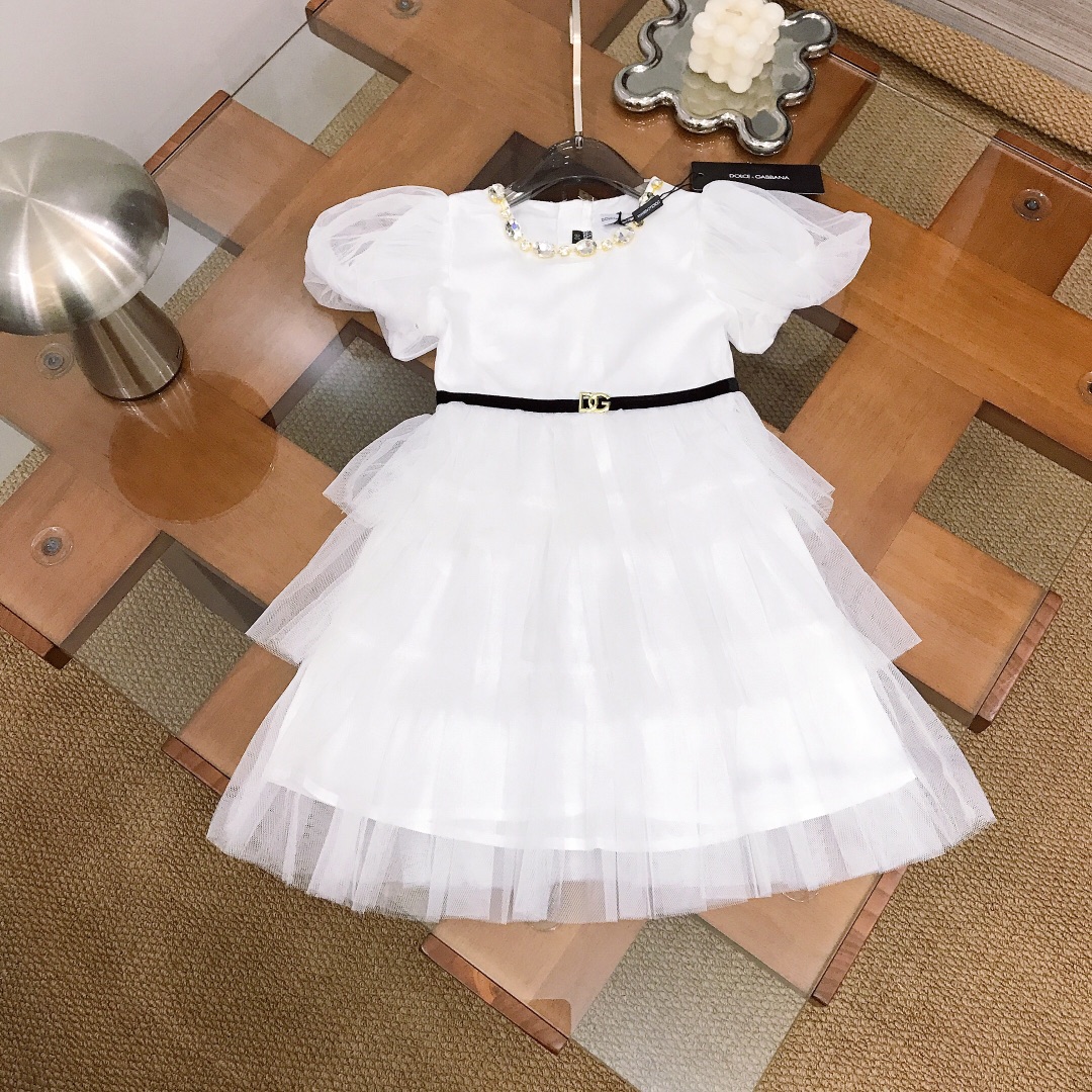 NO:762897,[Ready stock] Size 90- DOLC* & GABBAN* DG ~ Dress with super fluffy mesh superimposed skirt design, colorful diamond design at the neckline, inner satin fabric, polyester fiber material, very soft and delicate to the touch, smooth and comfortable, skin-friendly and not prickly, excellent upper body effect, size 90--110-120-130-140-[CM] Counter packaging 10, clothes, skirts, silk fabric,19860909【现货发】  尺寸90-  DOLC* & GABBAN* DG～连衣裙超级蓬松网纱叠加裙摆设计 领口处彩色钻石设计 内里绸缎面料 聚酯纤维材质 手感非常柔软细腻 柔顺舒适 亲肤不扎 上身效果极好  size尺码90--110-120-130-140-【CM】 专柜包装10,衣服,skirts,silk fabric,,Children's