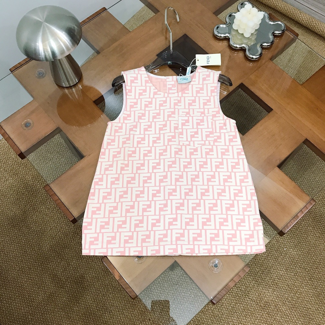 NO:762912,[Ready stock] Size 90- FEND* ~ Girls vest dress, high-end pink jacquard denim dress, fully jacquard double FF letters, stiff and stylish straight style, fashionable high street style, super stunning when worn alone or layered with a shirt ~ Made of imported high-end customized pure cotton fabric, high-end fashion style, very good upper body effect, size 90--110-120-130-140-[CM]  Need counter packaging, clothes, fendi, skirts, shirts,19860909【现货发】  尺寸90- FEND* ～女童背心裙 高级粉提花牛仔连衣裙 全面提花双FF字母 版型硬挺有型直筒款式 时髦高街款式 单穿或者搭配衬衫叠穿效果超级惊艳～采用进口高端定制定制纯棉面料裁制 高级时髦款 上身效果非常好 尺码90--110-120-130-140-【CM】 需要专柜包装元,衣服,fendi,skirts,shirts,,Children's
