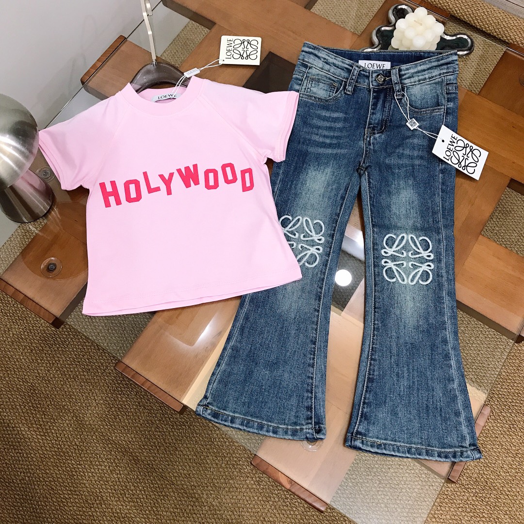 NO:762896,[Ready stock] Size - LOEW* suit [printed letter cotton T-shirt and denim trousers] is made of slightly thick and heavyweight fabric. The version is crisp and stylish ~ the upper body of high-density and thick pure cotton texture is comfortable, breathable and high-end. The wide threaded neckline design is high-end and fashionable, color is pink, black, apricot. Size-110-120-130-140-[CM]  Need counter packaging, clothes, loewe, tees, t-shirts,19860909【现货发】  尺寸- LOEW* 套装【印花字母纯棉T恤牛仔长裤】采用微厚实克重面料打造 版型挺括有型～高紧密度厚实的纯棉质地上身舒适透气又高级 宽大螺纹领口设计 高级时髦款, 颜色粉色 黑色 杏色 尺码-110-120-130-140-【CM】 需要专柜包装元,衣服,loewe,tees，t-shirt,,Children's