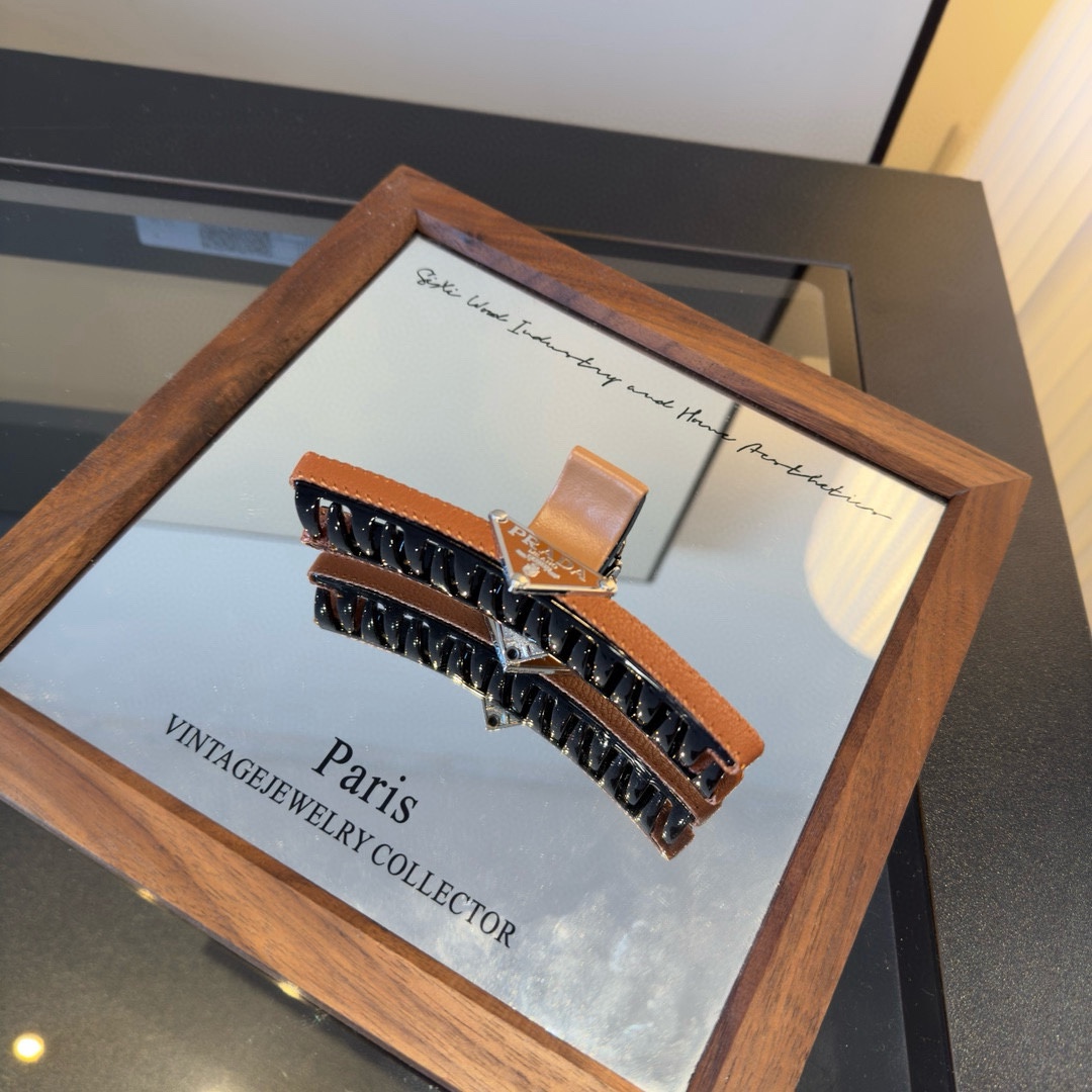 pPRADA普拉达发夹