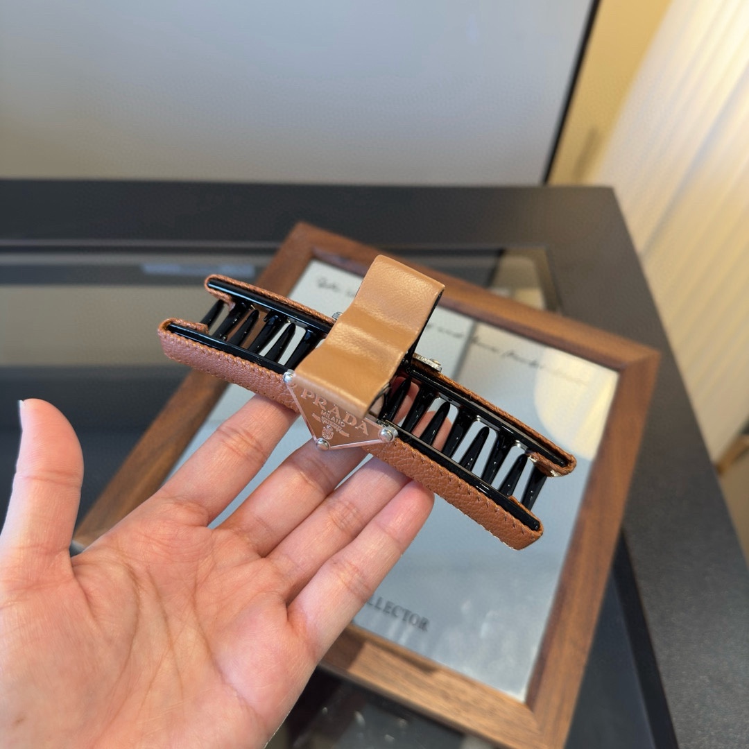 pPRADA普拉达发夹