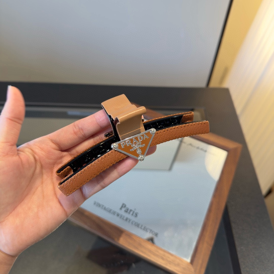 pPRADA普拉达发夹