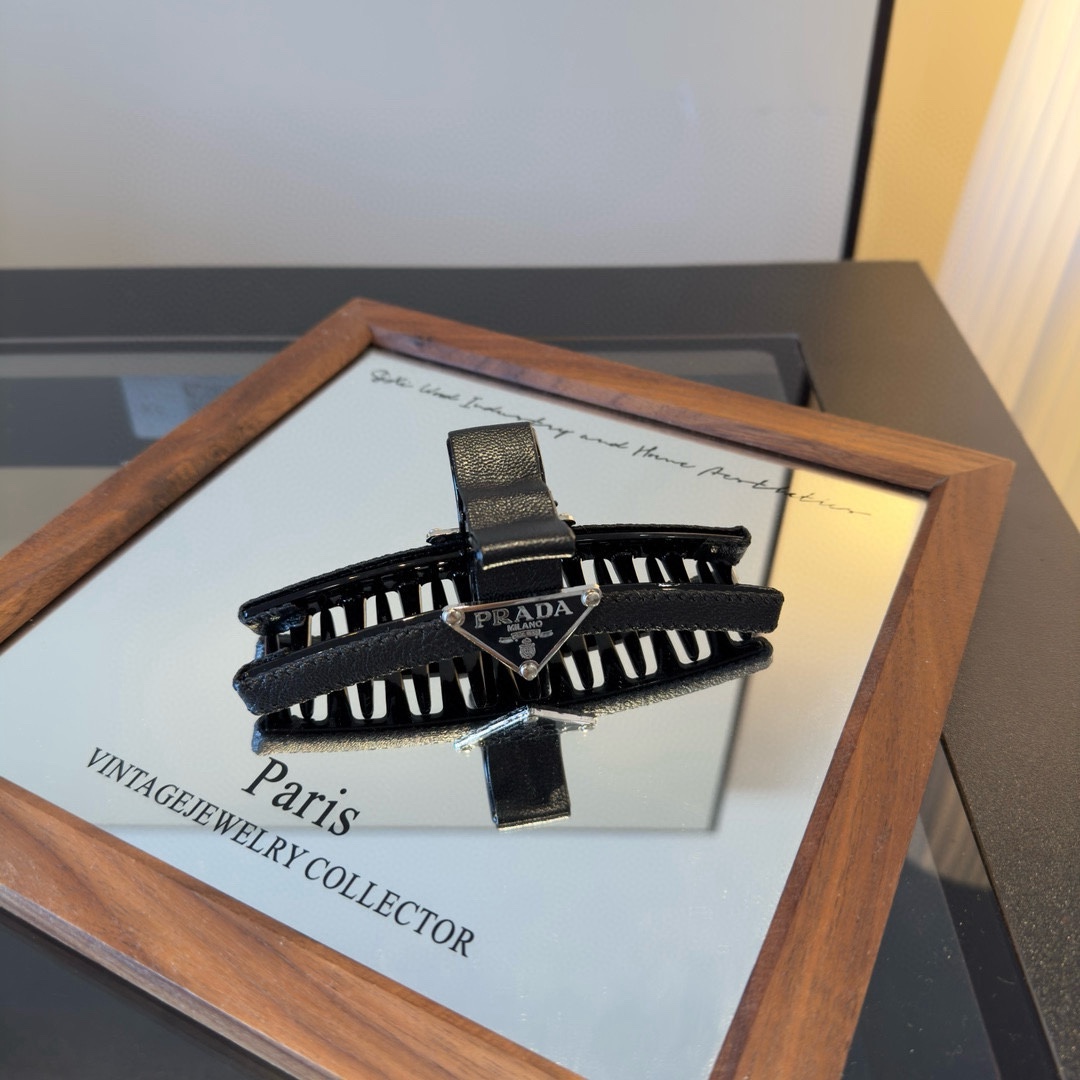 pPRADA普拉达发夹