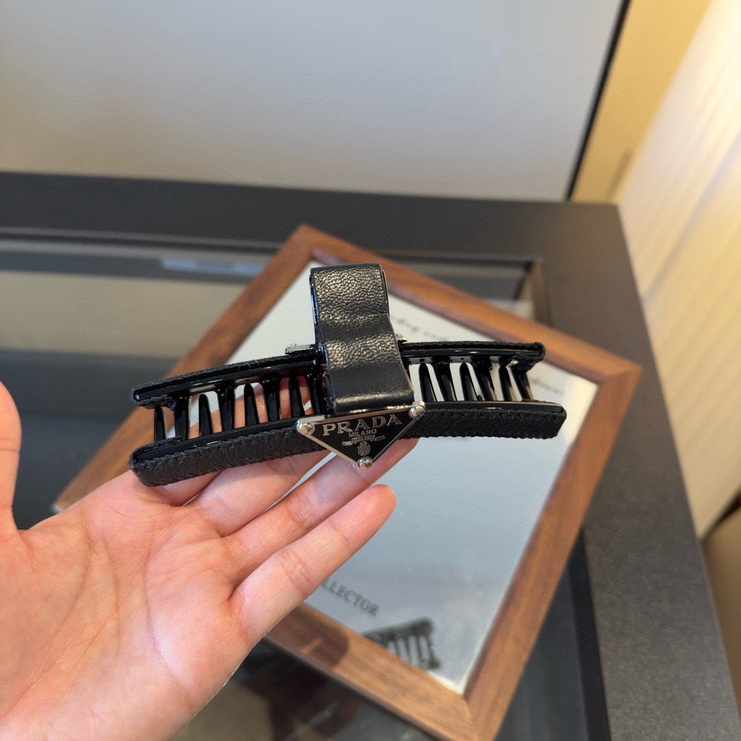 pPRADA普拉达发夹