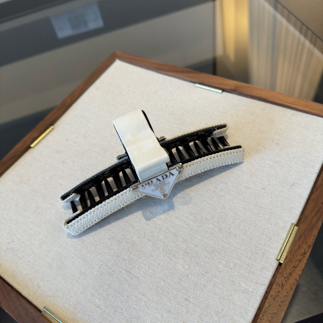 pPRADA普拉达发夹