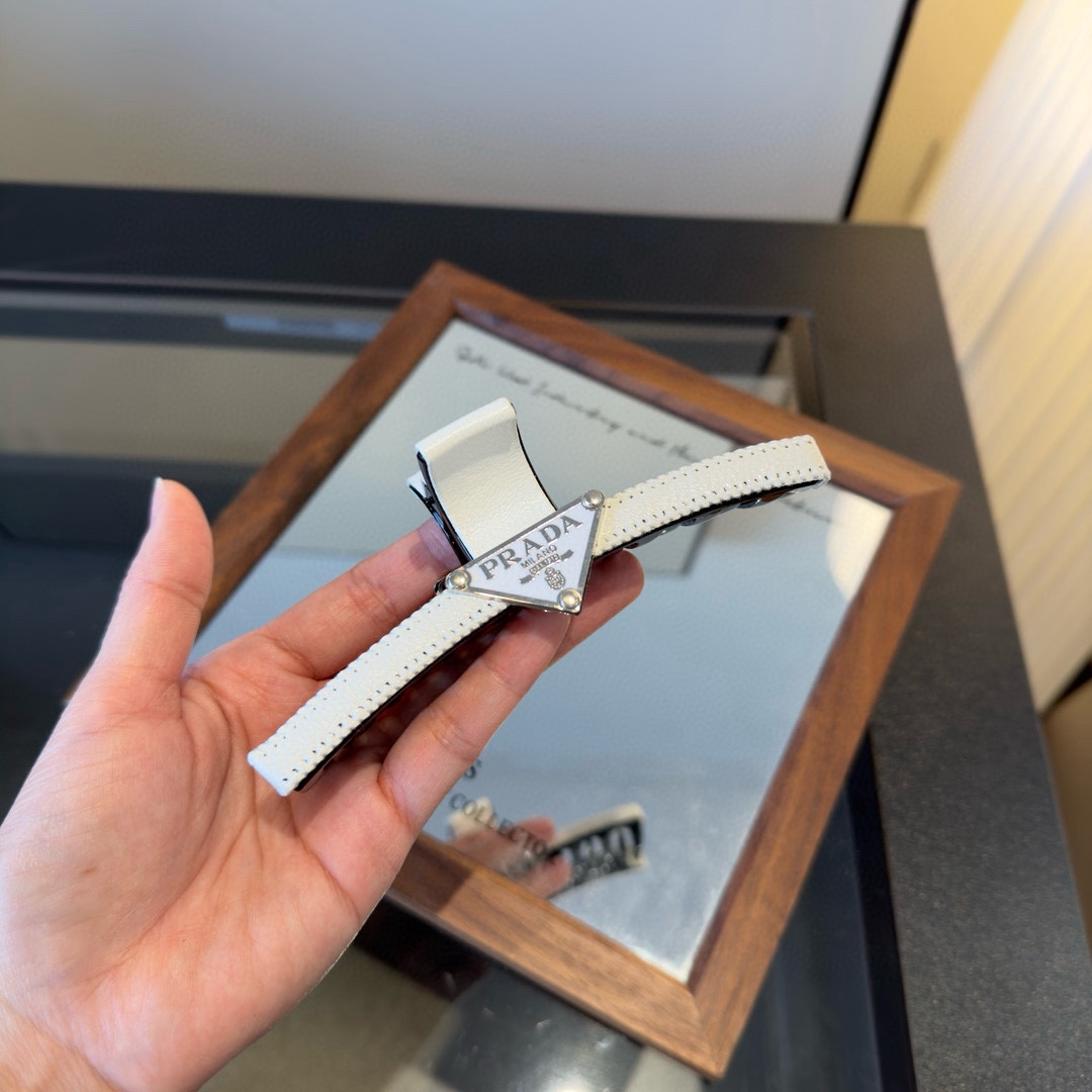 pPRADA普拉达发夹
