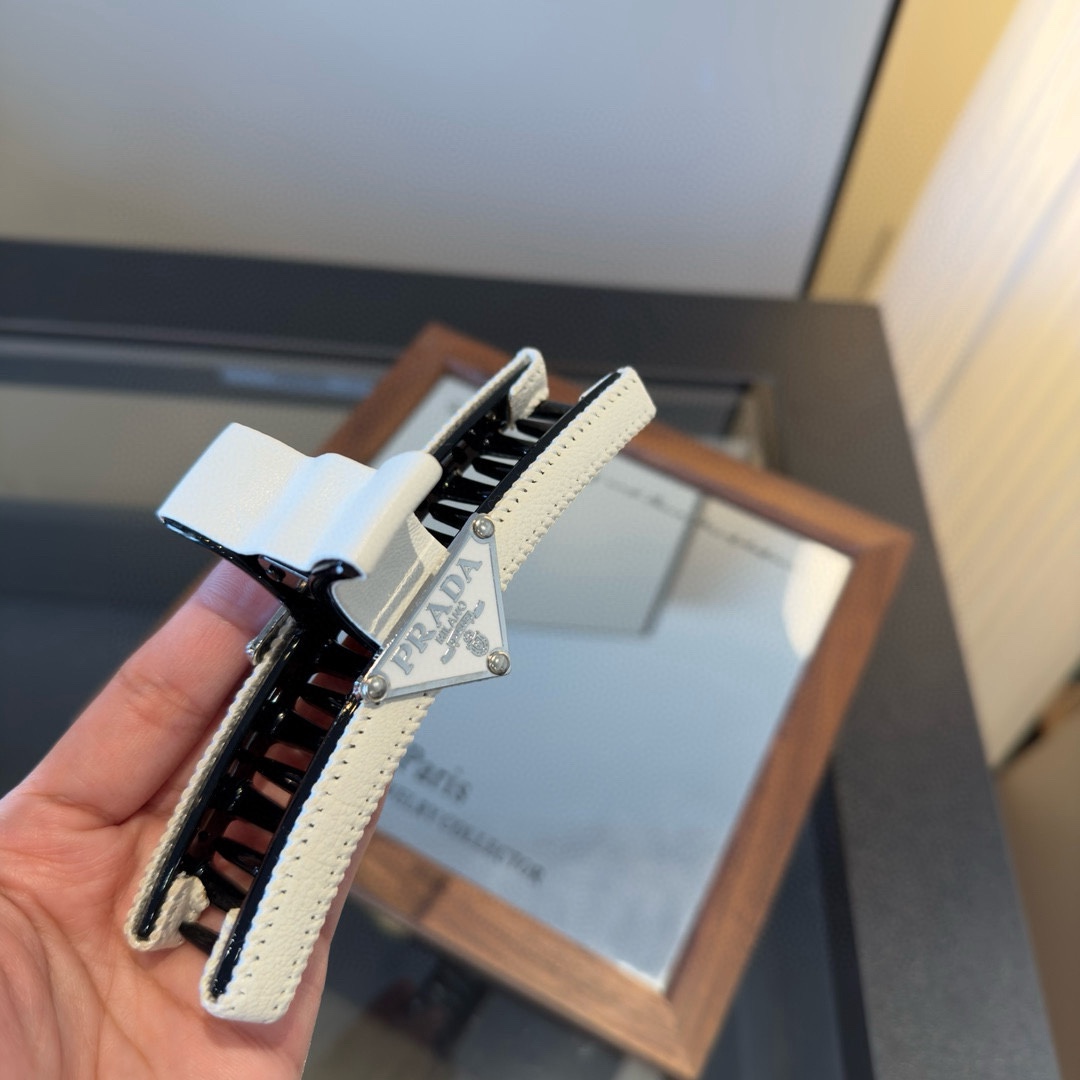 pPRADA普拉达发夹