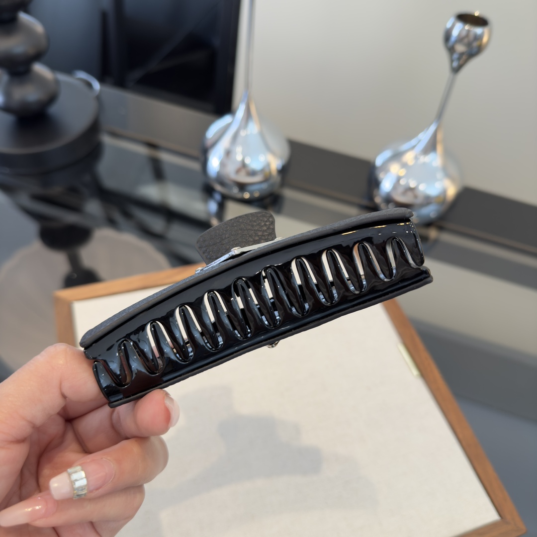 p（单个）PRADA普拉达发夹