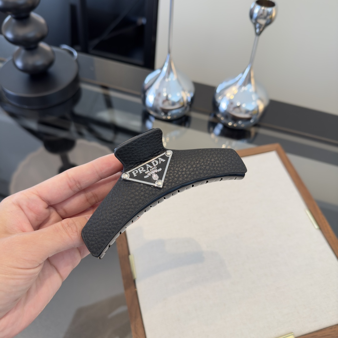 p（单个）PRADA普拉达发夹
