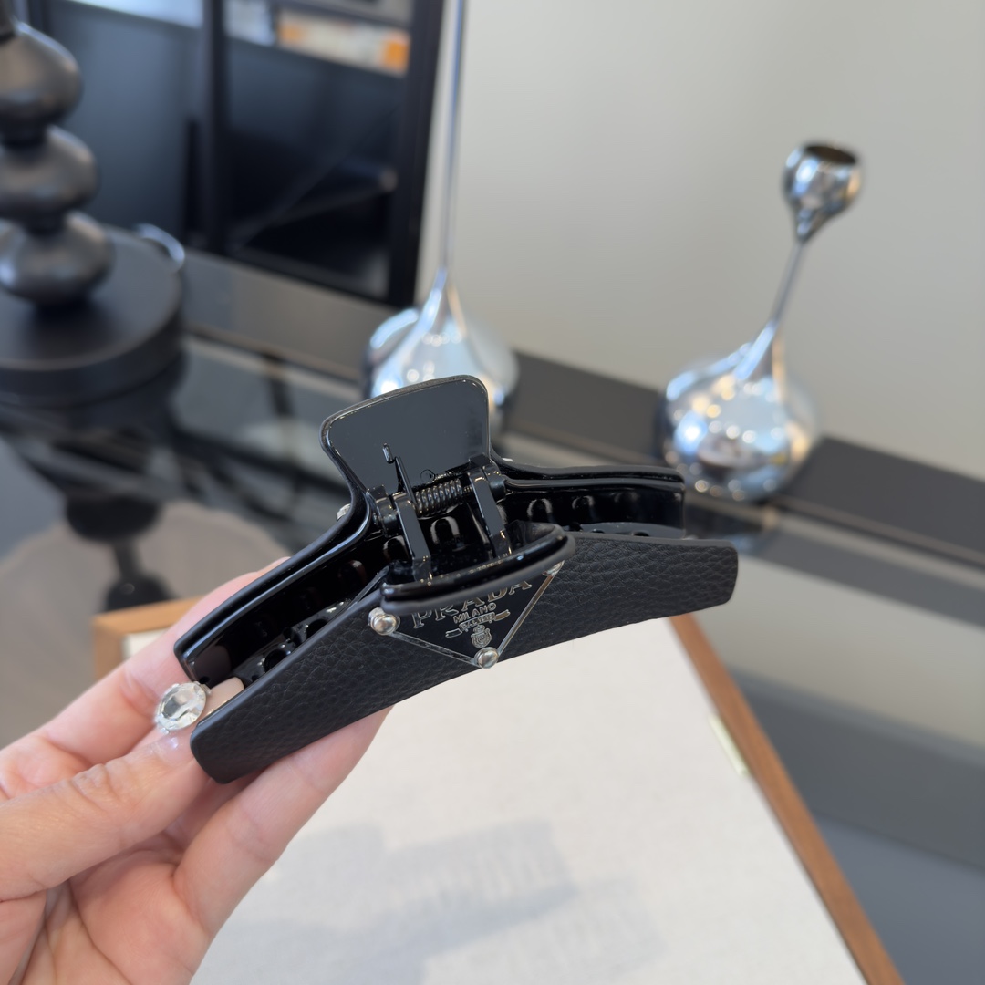 p（单个）PRADA普拉达发夹