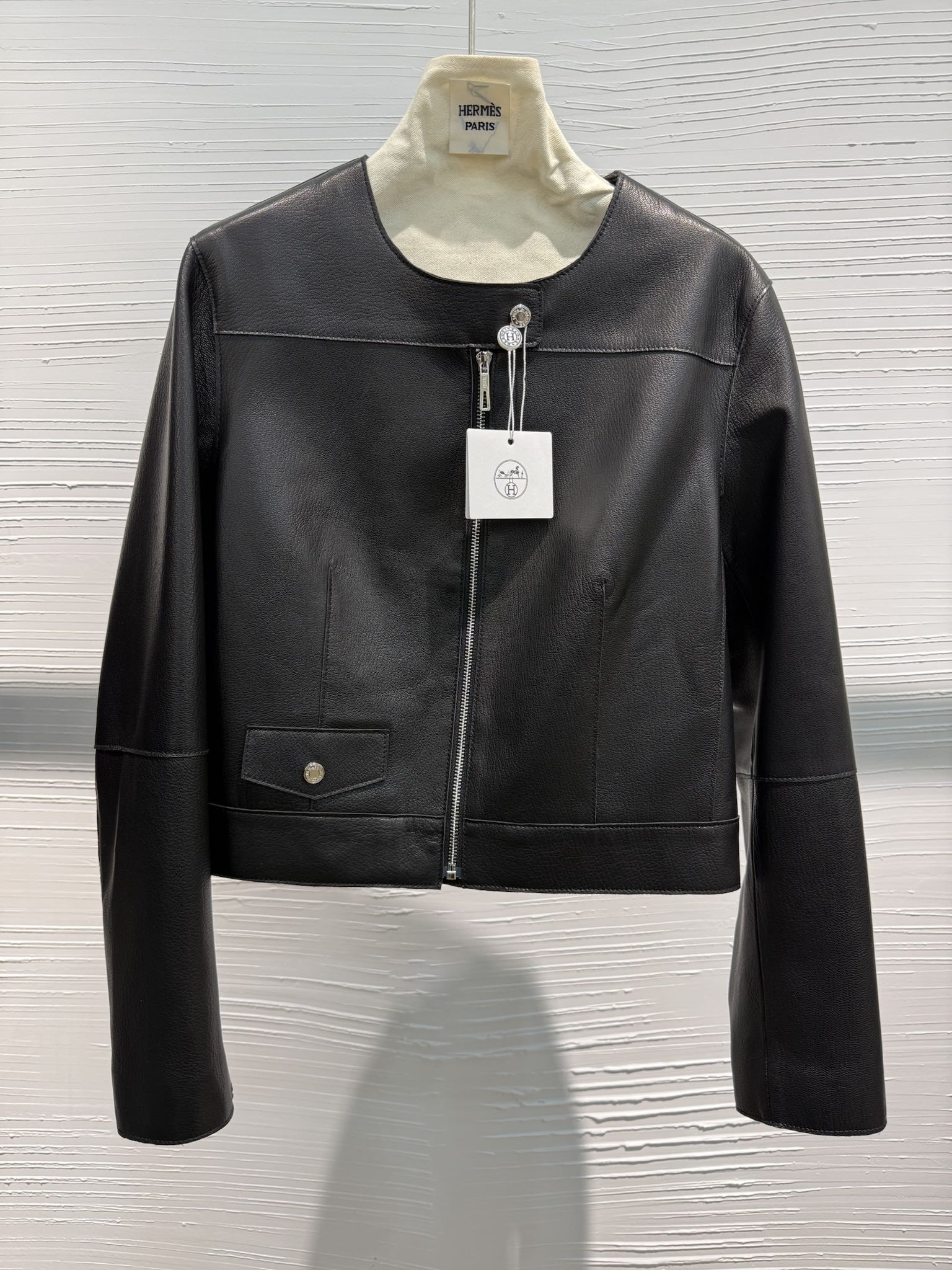NO:784973,A new Hermes 2026ss early spring series imported lambskin jacket counter synchronization S/xl, Hermes-clothing, hermes, hermes, jackets & coats, sheepskin,19860909A new Hermes 2026ss 早春系列 进口小羊皮外套 专柜同步 S/xl,爱马仕-服装,hermes,hermes,jackets & coats,sheepskin,,Women's clothing