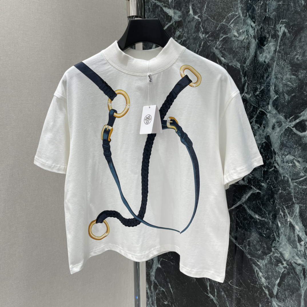 Her 26春夏新款 马具印花高领T恤 马术元素印花 辨识度超高!高领设计修饰颈部线条 宽松版型超显松弛