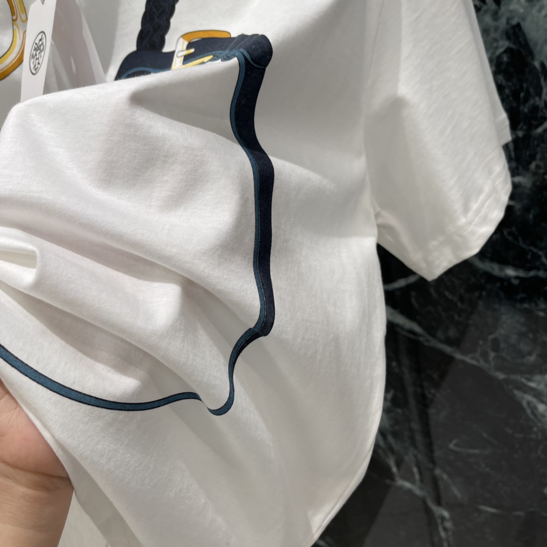 Her 26春夏新款 马具印花高领T恤 马术元素印花 辨识度超高!高领设计修饰颈部线条 宽松版型超显松弛