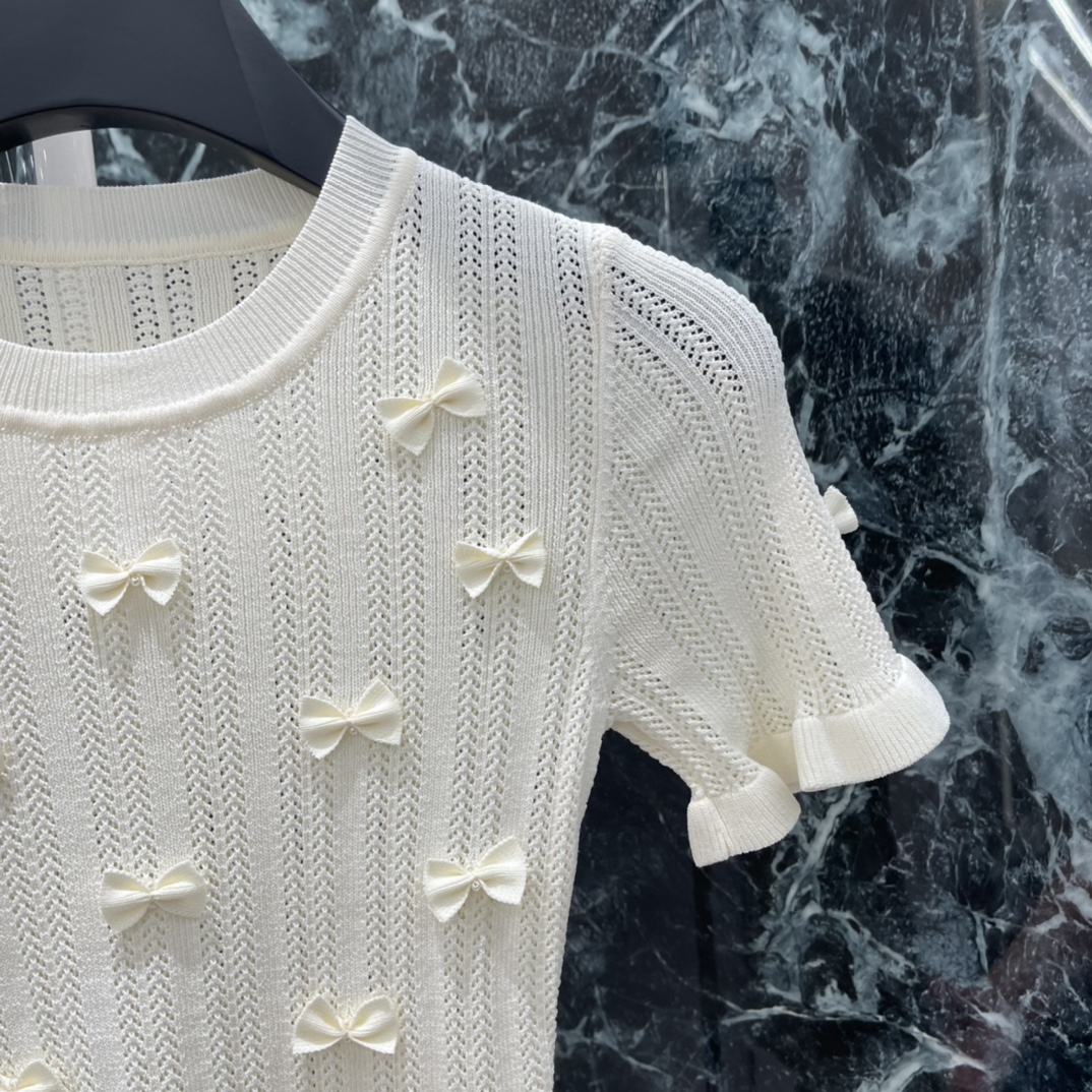 Sea New Yor* 26春夏新款 蝴蝶结上衣 点缀立体蝴蝶结+珍珠元素，法式甜美风满满。花边袖口和