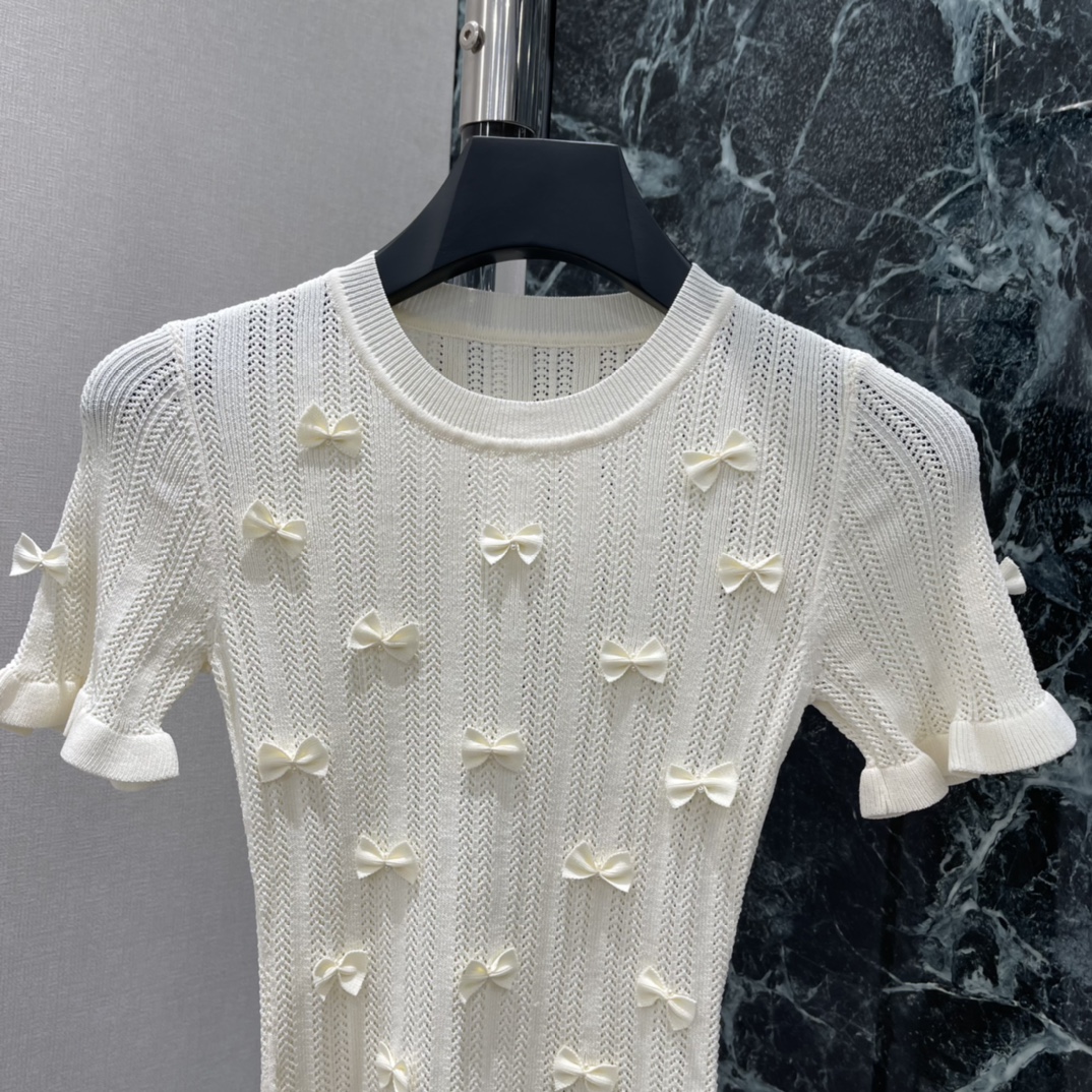 Sea New Yor* 26春夏新款 蝴蝶结上衣 点缀立体蝴蝶结+珍珠元素，法式甜美风满满。花边袖口和