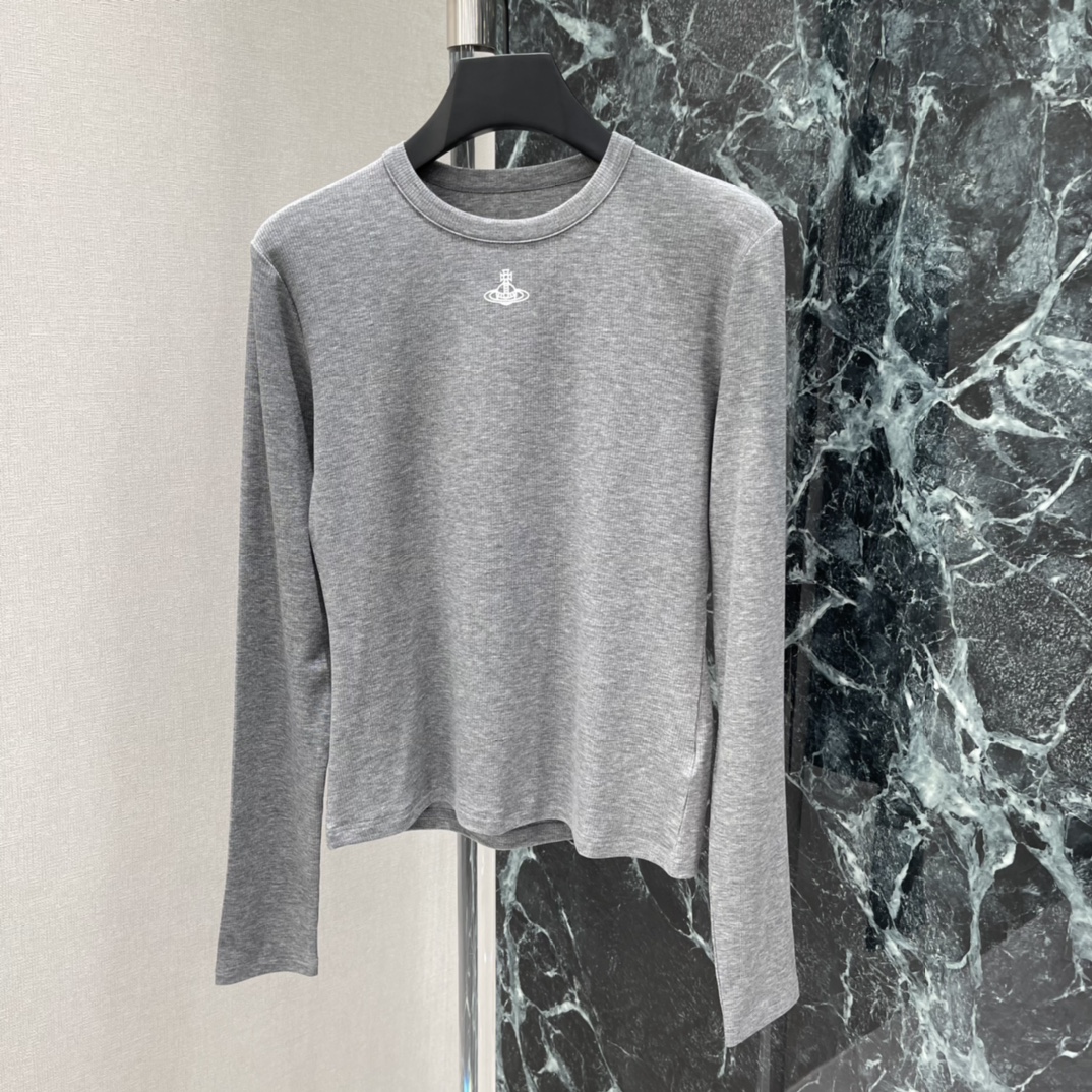 土星 26春夏新款 刺绣图标上衣 胸前土星Logo超有辨识度 象征品牌先锋与叛逆精神 灰色棉质面料 柔软