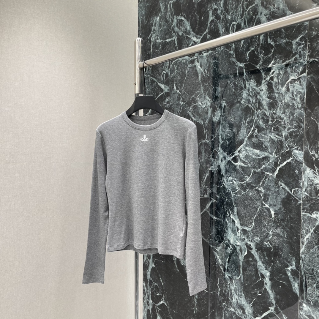 土星 26春夏新款 刺绣图标上衣 胸前土星Logo超有辨识度 象征品牌先锋与叛逆精神 灰色棉质面料 柔软