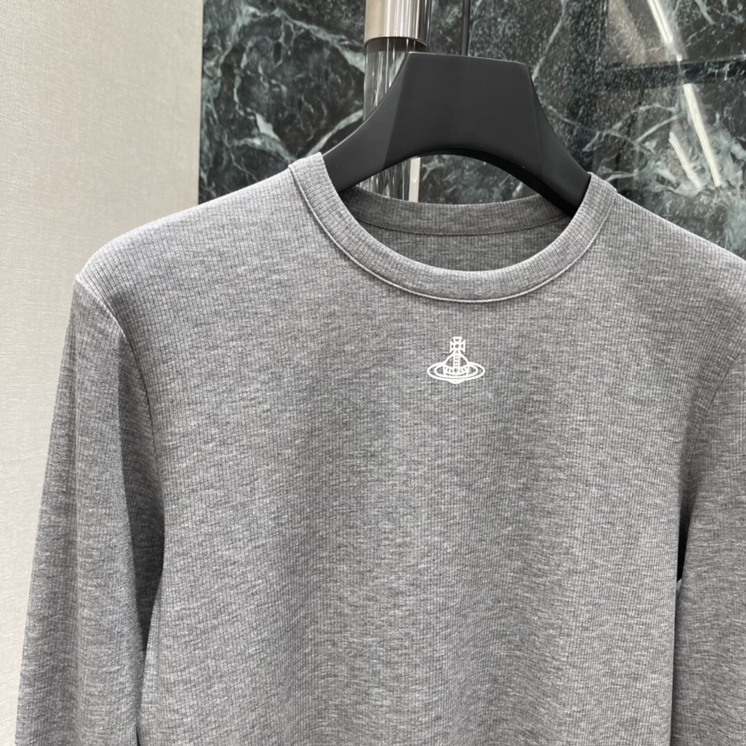 土星 26春夏新款 刺绣图标上衣 胸前土星Logo超有辨识度 象征品牌先锋与叛逆精神 灰色棉质面料 柔软