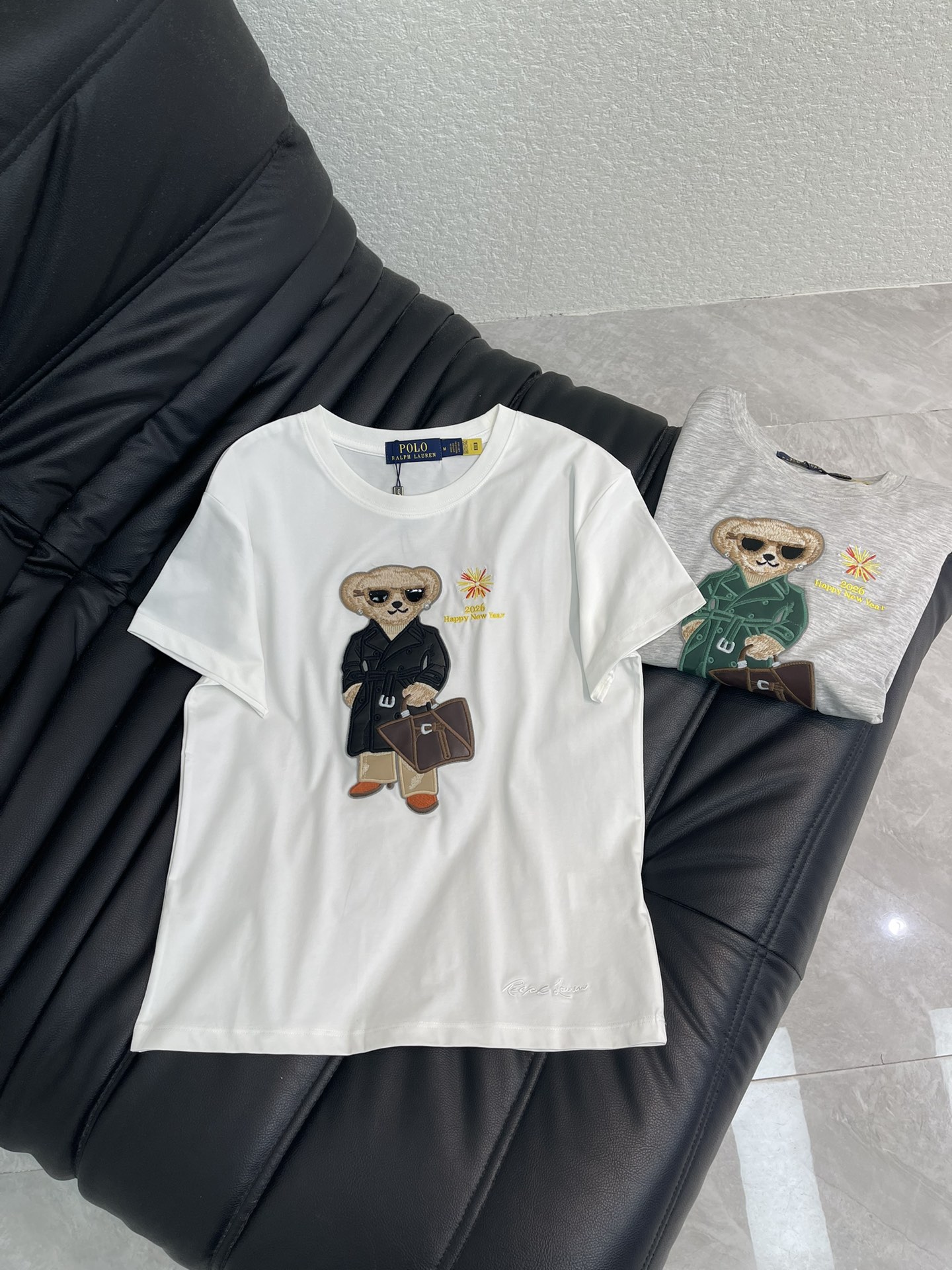 NO:751105,Ralph Laure** POLO shoulder bag bear embroidered short-sleeved T-shirt made of cotton material. The upper body is soft and comfortable. Bear embroidery technology. The QR code can be scanned. High quality. Straight version. Not picky. Can be controlled by any body shape. S-XL AA, loro piana, satchels, T-shirt, tees, t-shirt,19860909Ralph Laure**拉夫*POLO挎包小熊刺绣短袖T恤 采用棉面料材质 上身柔软舒适 小熊刺绣工艺 二维码可扫 高品质 直筒版型 不挑人 任何身形都可以驾驭 S-XL AA,,loro piana,satchels,T-shirt,tees，t-shirt,,Women's clothing