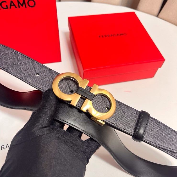 Ferragamo 双面皮带饰有明缝针迹 融蕴休闲魅力 双色设计