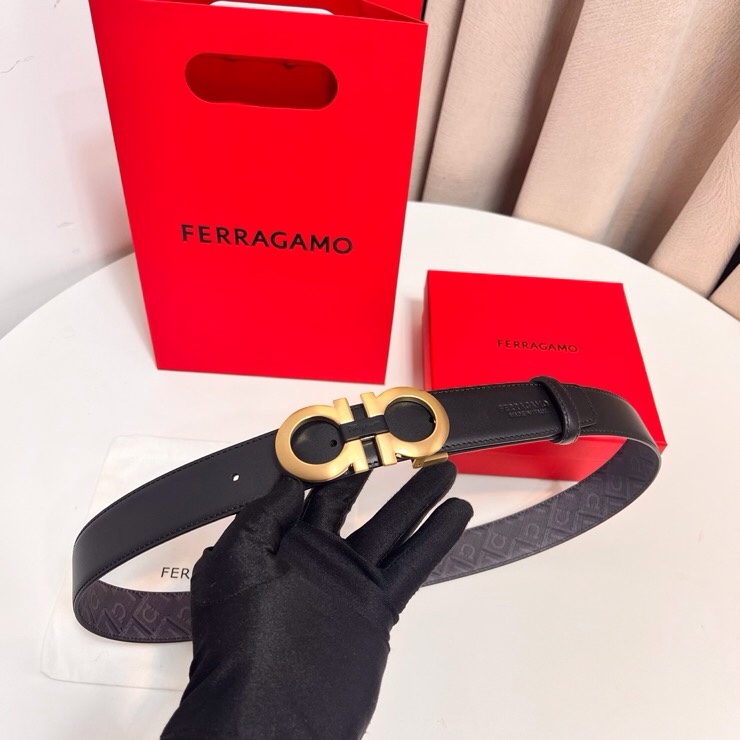 Ferragamo 双面皮带饰有明缝针迹 融蕴休闲魅力 双色设计