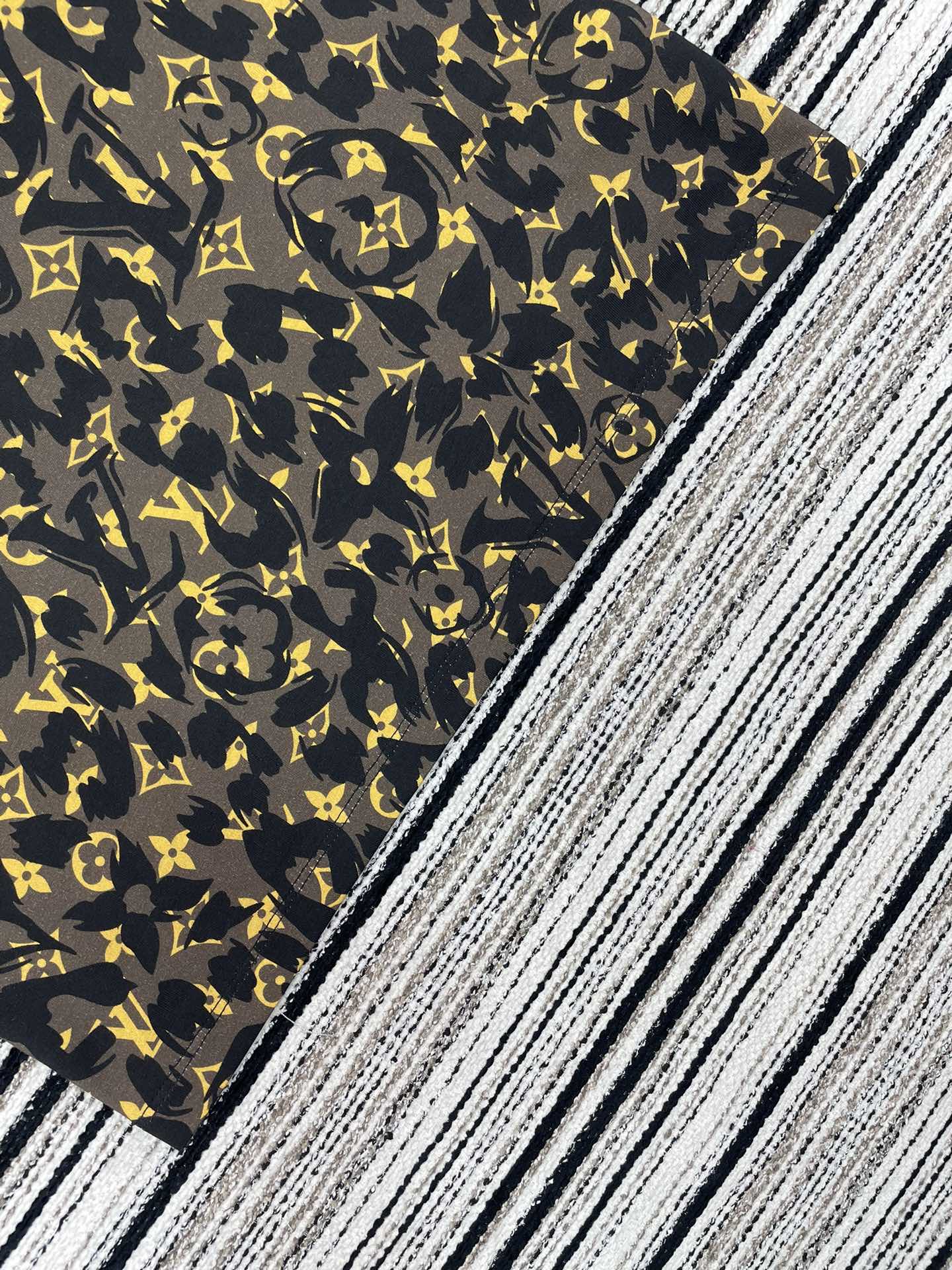 LV Kvinner LV New T “ ” oversize — photo 4