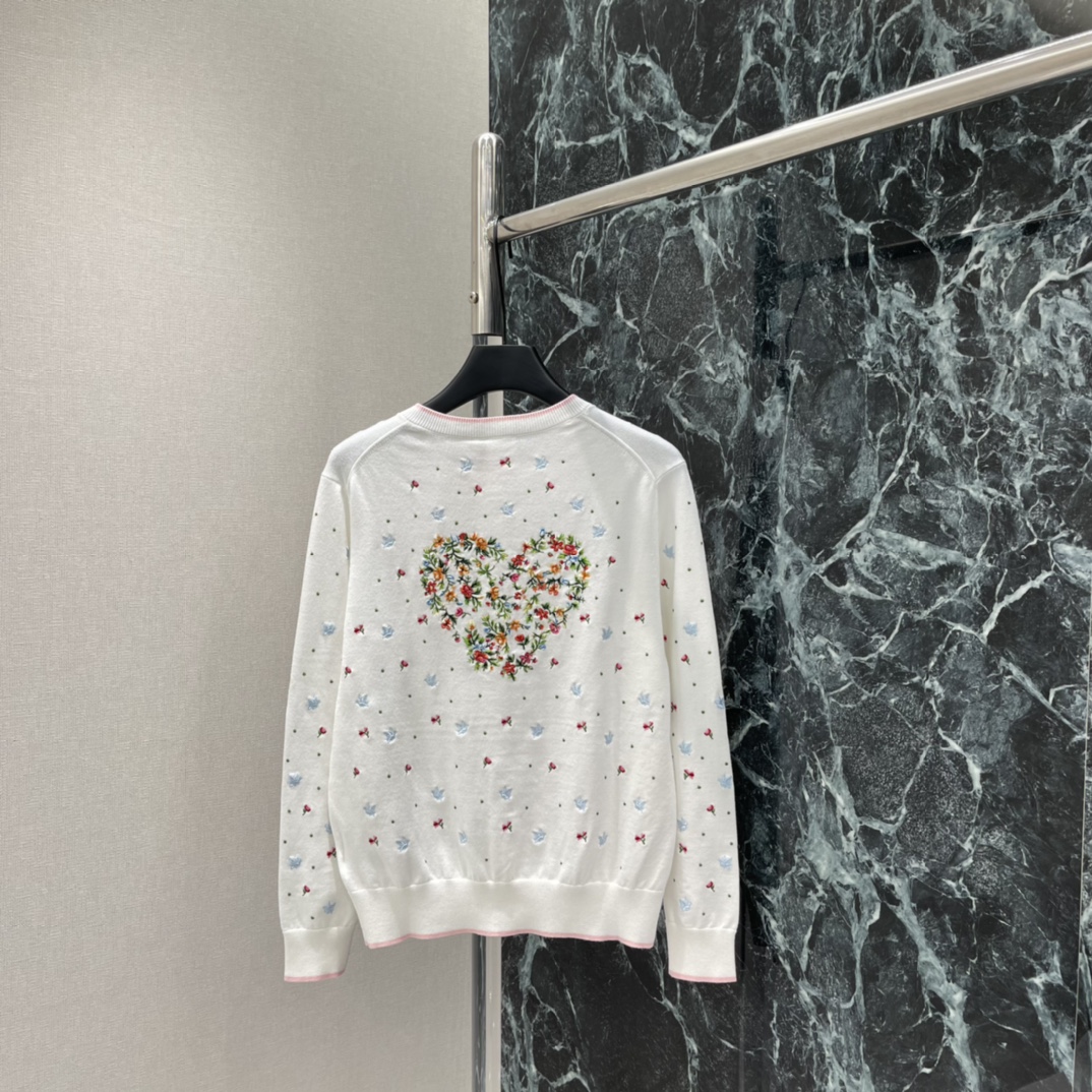 Ｄ家 26春夏新款 和平鸽刺绣针织开衫 米白色底配红蓝和平鸽图案 甜美又童趣。圆领长袖+纽扣开襟 穿脱方