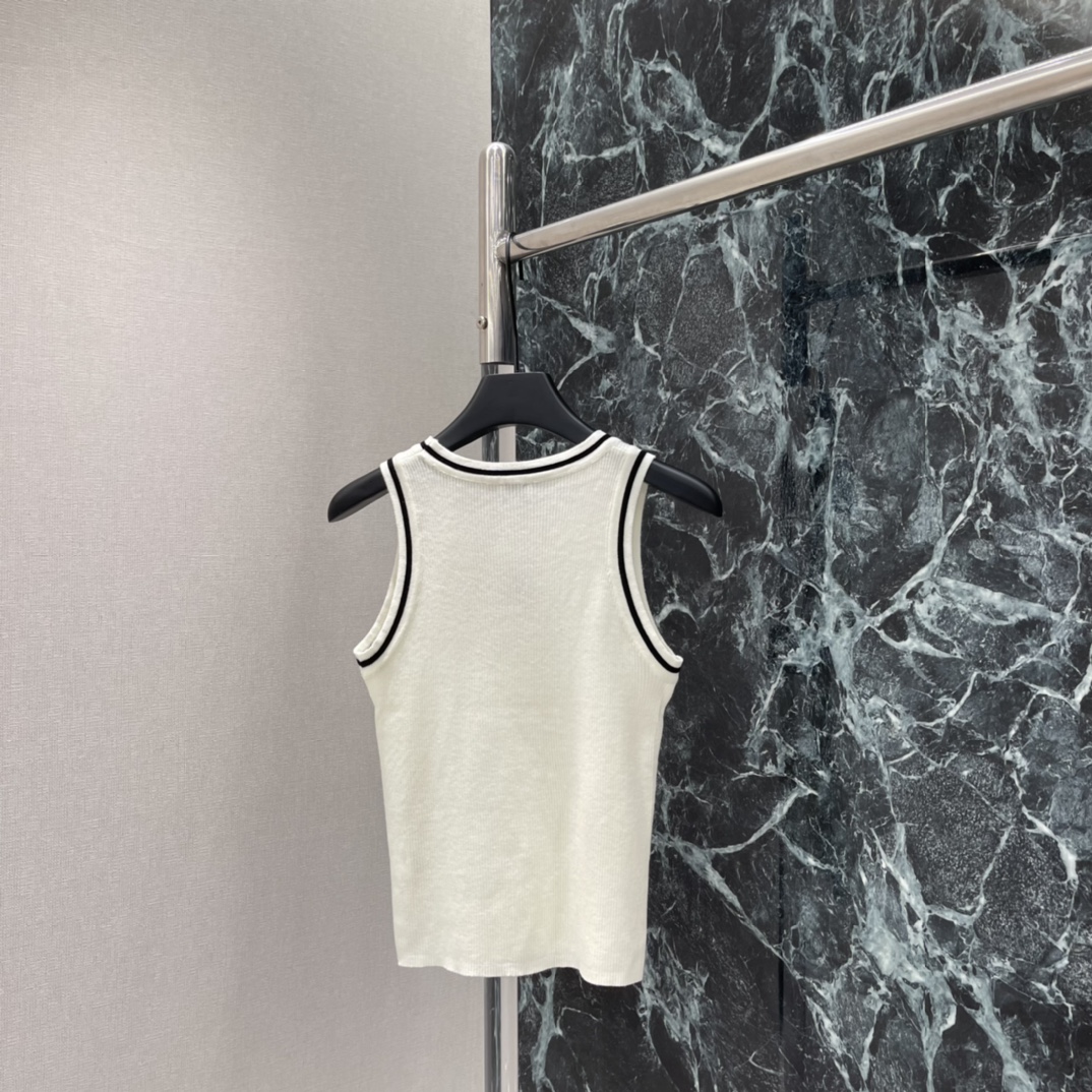 罗意威 26春夏新款 针织背心 圆领无袖设计+黑色撞色边 简约又精致 胸前品牌刺绣 辨识度满分 细节控必