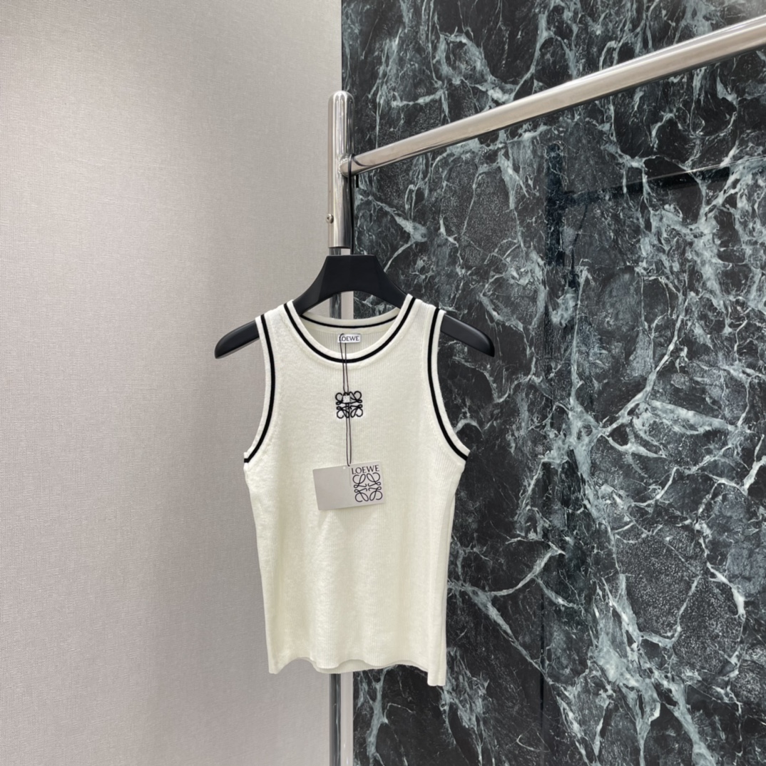 罗意威 26春夏新款 针织背心 圆领无袖设计+黑色撞色边 简约又精致 胸前品牌刺绣 辨识度满分 细节控必