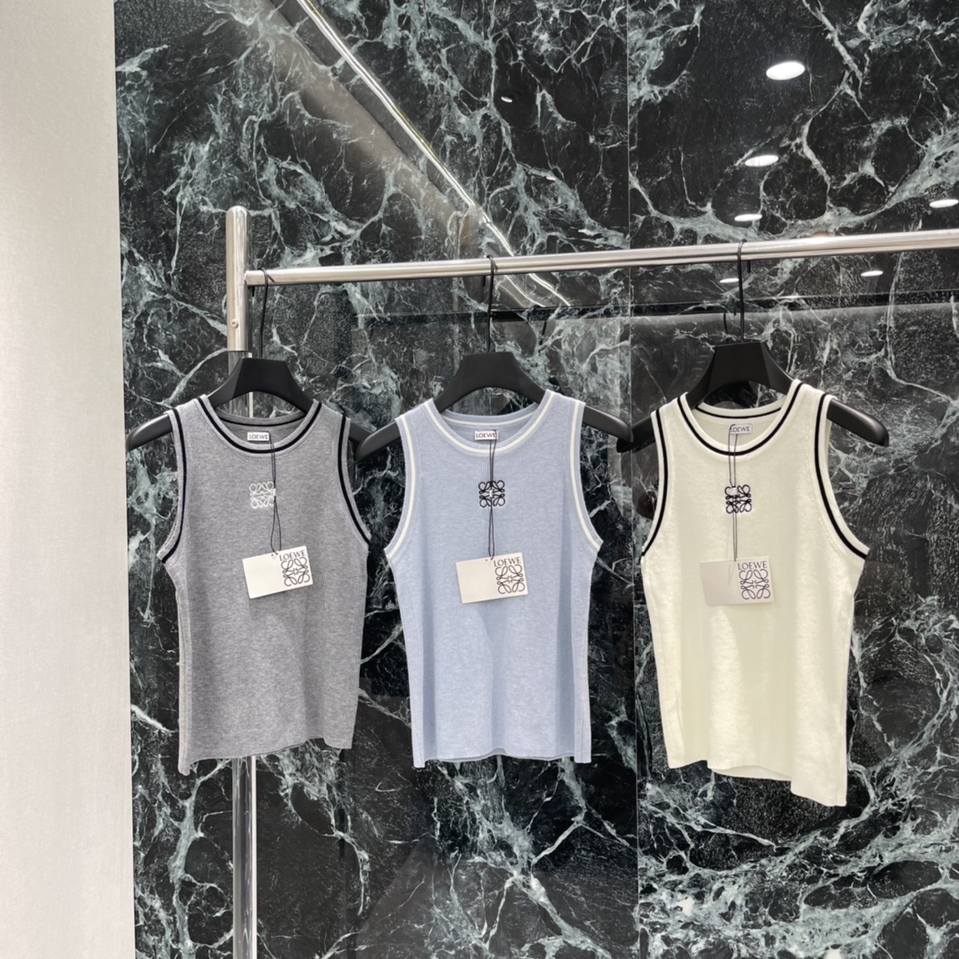 罗意威 26春夏新款 针织背心 圆领无袖设计+黑色撞色边 简约又精致 胸前品牌刺绣 辨识度满分 细节控必