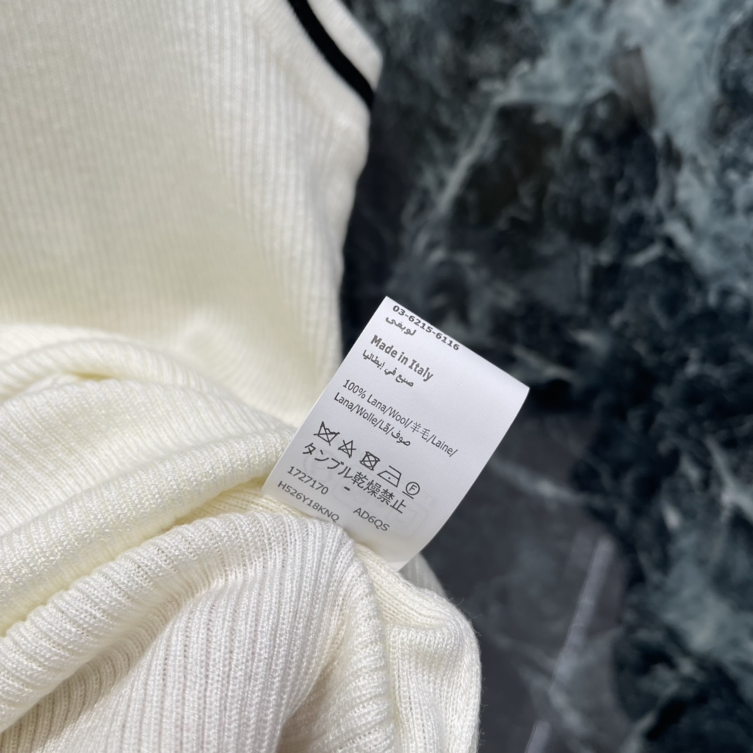 罗意威 26春夏新款 针织背心 圆领无袖设计+黑色撞色边 简约又精致 胸前品牌刺绣 辨识度满分 细节控必