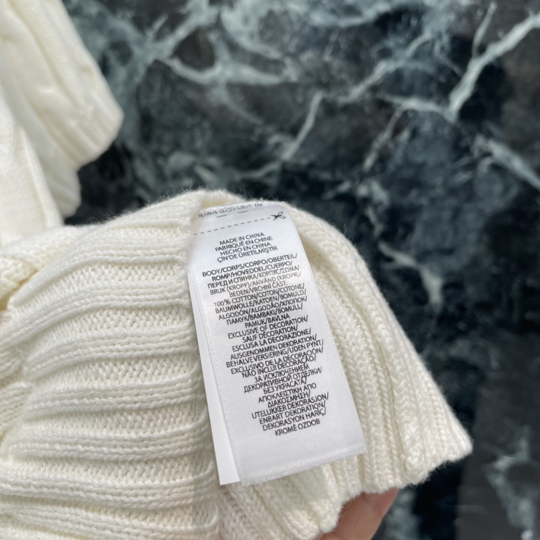 拉夫 26春夏新款 绞花针织短袖 麻花纹理+胸前小马刺绣口袋，细节满分 圆领设计简约百搭 单穿或内搭都很