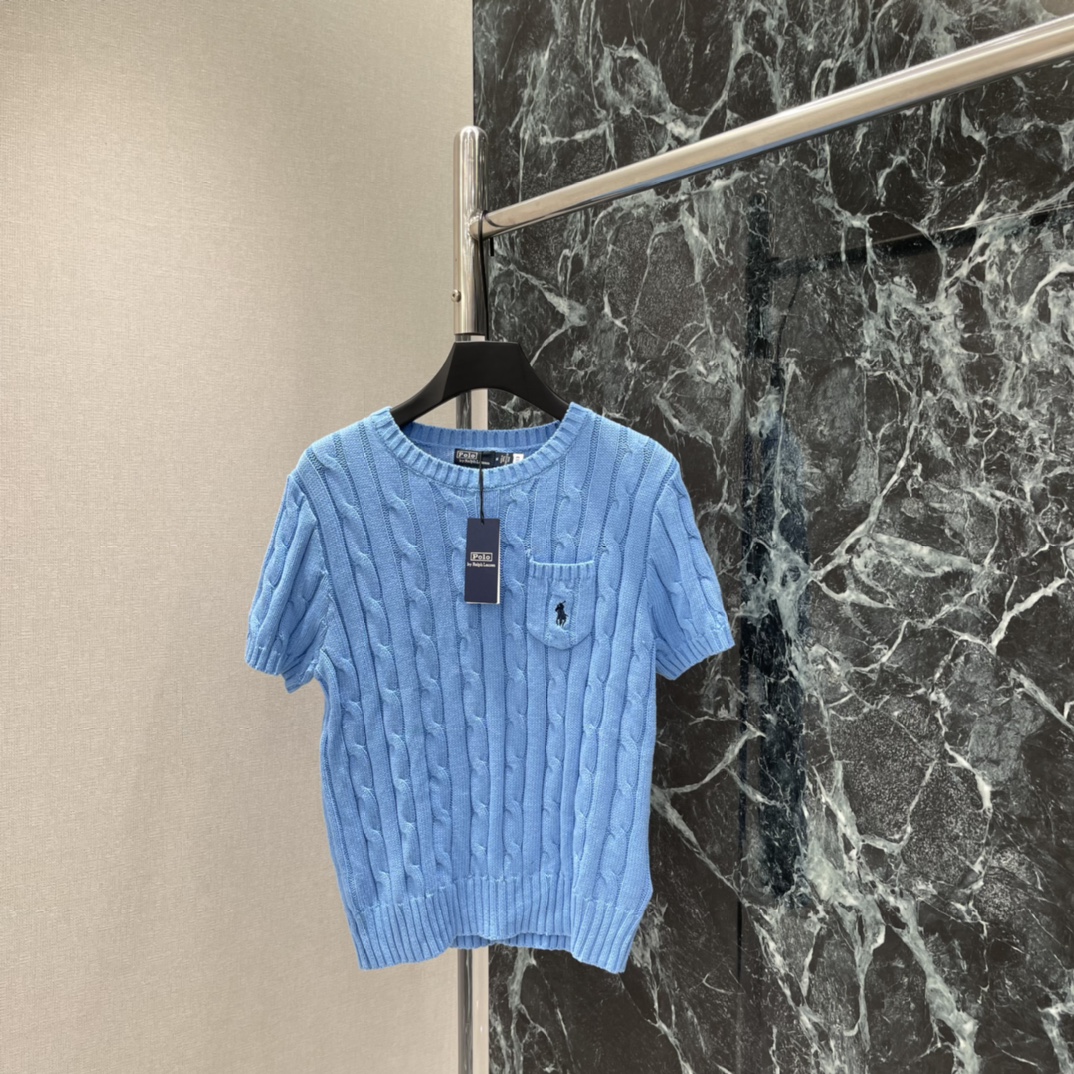 拉夫 26春夏新款 绞花针织短袖 麻花纹理+胸前小马刺绣口袋，细节满分 圆领设计简约百搭 单穿或内搭都很