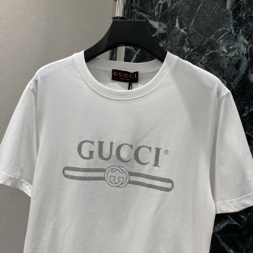 G家 26春夏新款 印花LOGO短袖T恤 胸前双G刺绣+品牌LOGO，辨识度满分。圆领设计简约百搭，男女