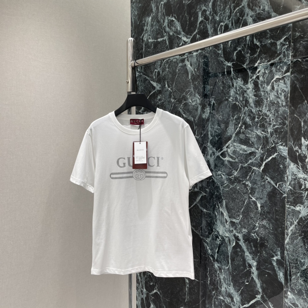G家 26春夏新款 印花LOGO短袖T恤 胸前双G刺绣+品牌LOGO，辨识度满分。圆领设计简约百搭，男女