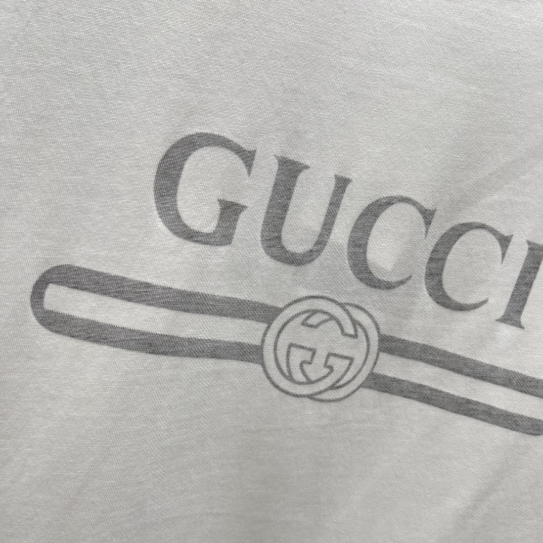 G家 26春夏新款 印花LOGO短袖T恤 胸前双G刺绣+品牌LOGO，辨识度满分。圆领设计简约百搭，男女