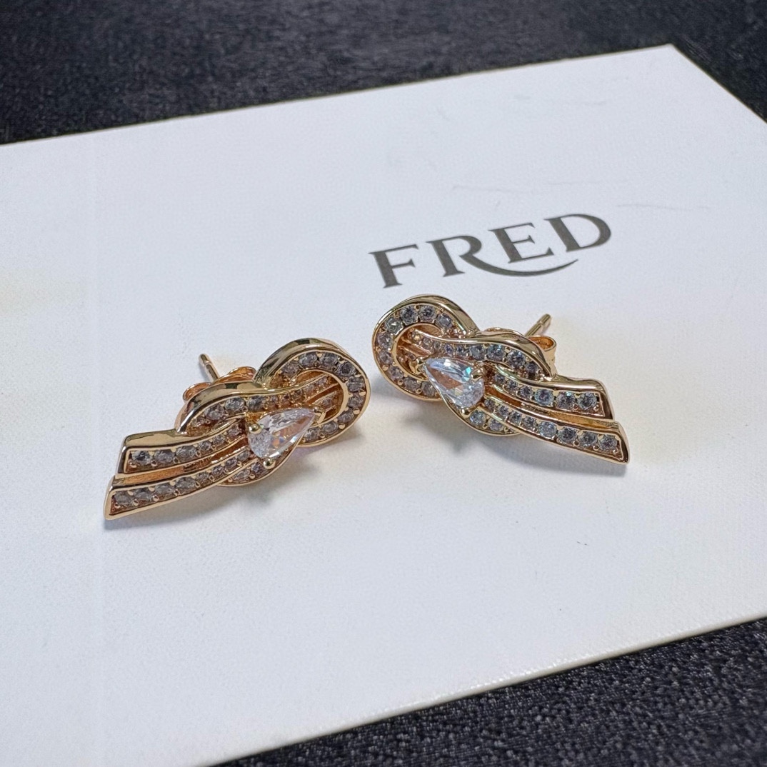 Fred 新品发布 火爆 Fred斐登玫瑰金满钻小马蹄8字扣中性款高品质小耳钉