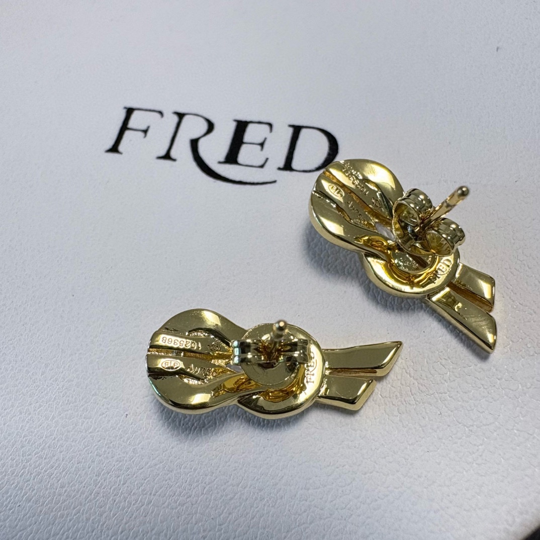 Fred 新品发布 火爆 Fred斐登玫瑰金满钻小马蹄8字扣中性款高品质小耳钉