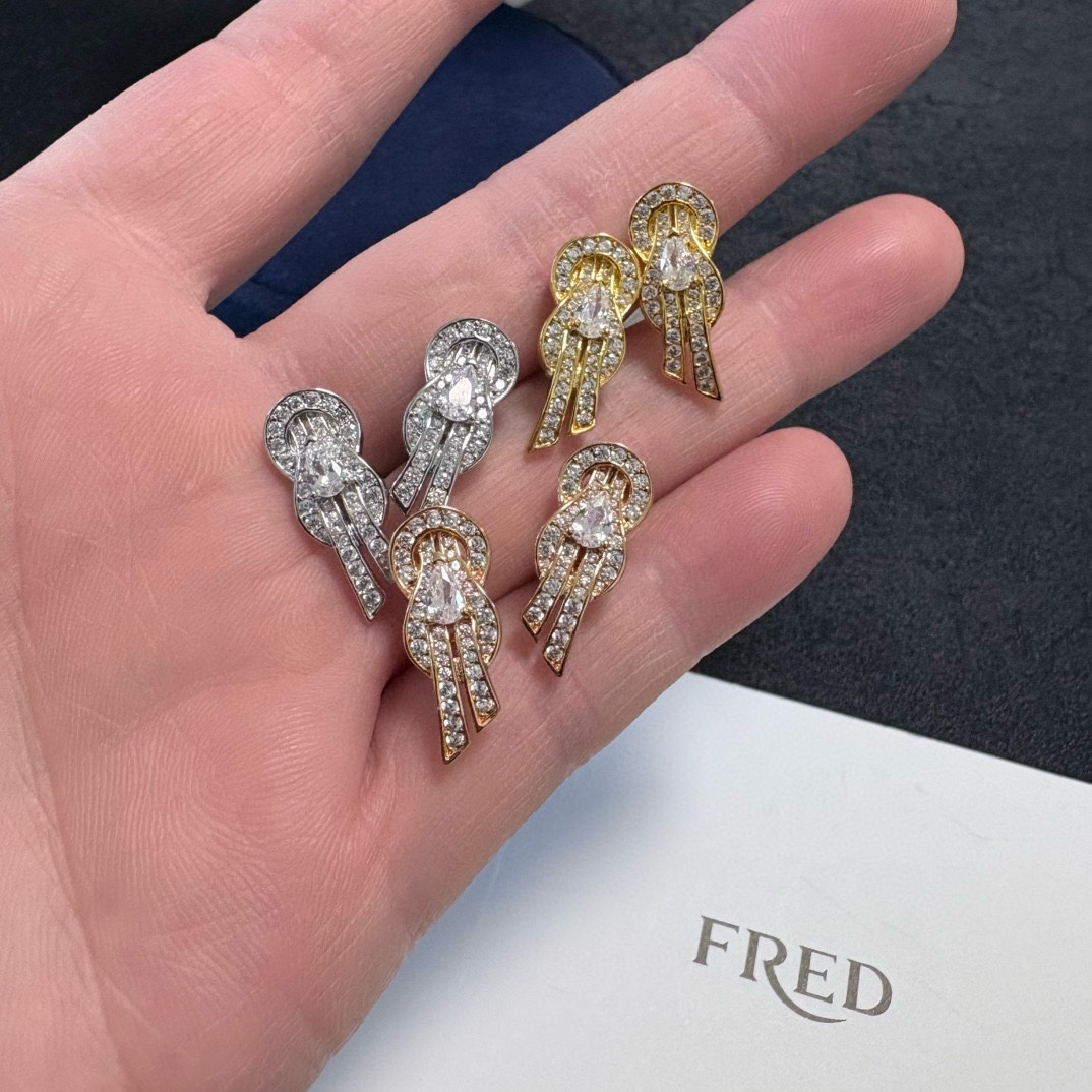 Fred 新品发布 火爆 Fred斐登玫瑰金满钻小马蹄8字扣中性款高品质小耳钉