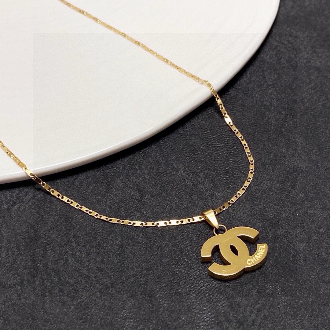 Chanel 香奈儿Chanel最新款双C项链 精钢保色超个性 百搭款特别特别赞 整体细节非常令人惊喜