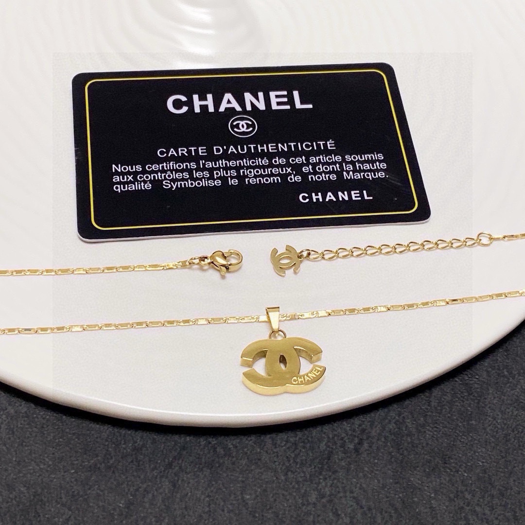 Chanel 香奈儿Chanel最新款双C项链 精钢保色超个性 百搭款特别特别赞 整体细节非常令人惊喜