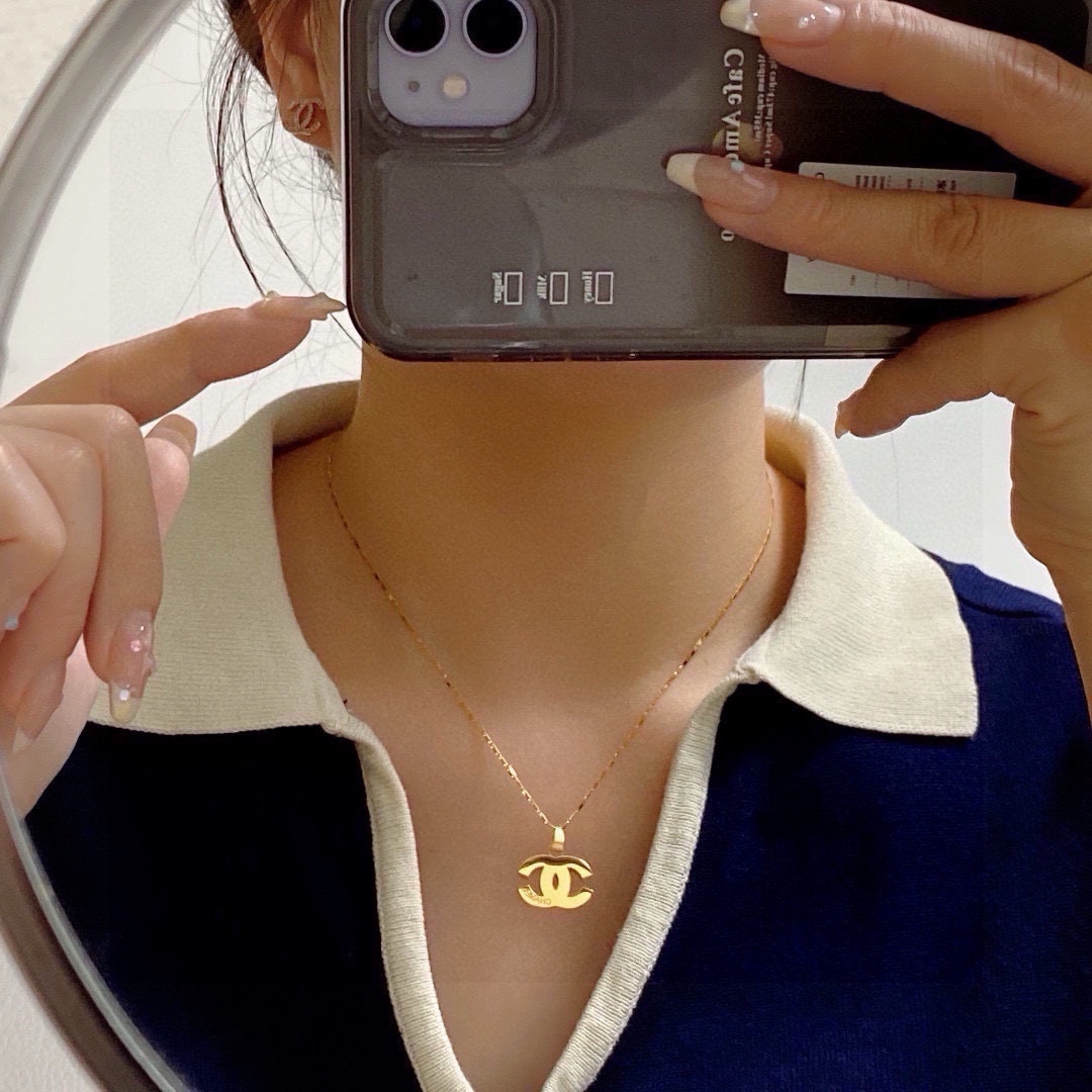 Chanel 香奈儿Chanel最新款双C项链 精钢保色超个性 百搭款特别特别赞 整体细节非常令人惊喜