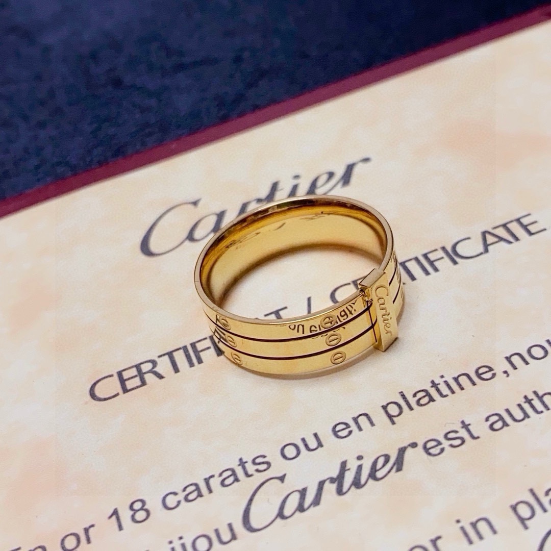 Cartier 夏天 款，简约的设计，超 又显手白，简直爱了 又可以跟其他款式叠搭一起，百搭～ 码数：6、7、8码