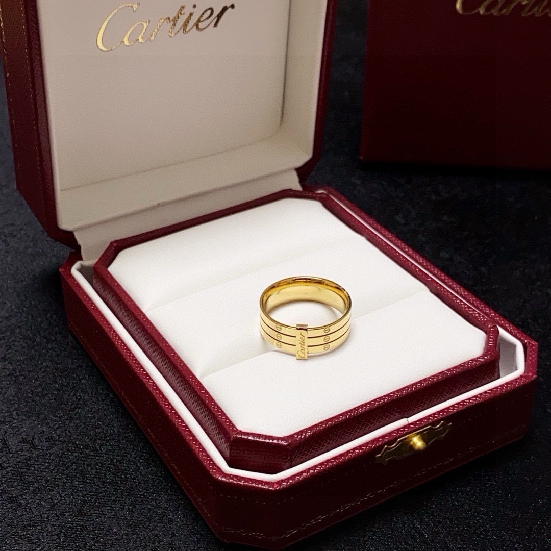 Cartier 夏天 款，简约的设计，超 又显手白，简直爱了 又可以跟其他款式叠搭一起，百搭～ 码数：6、7、8码